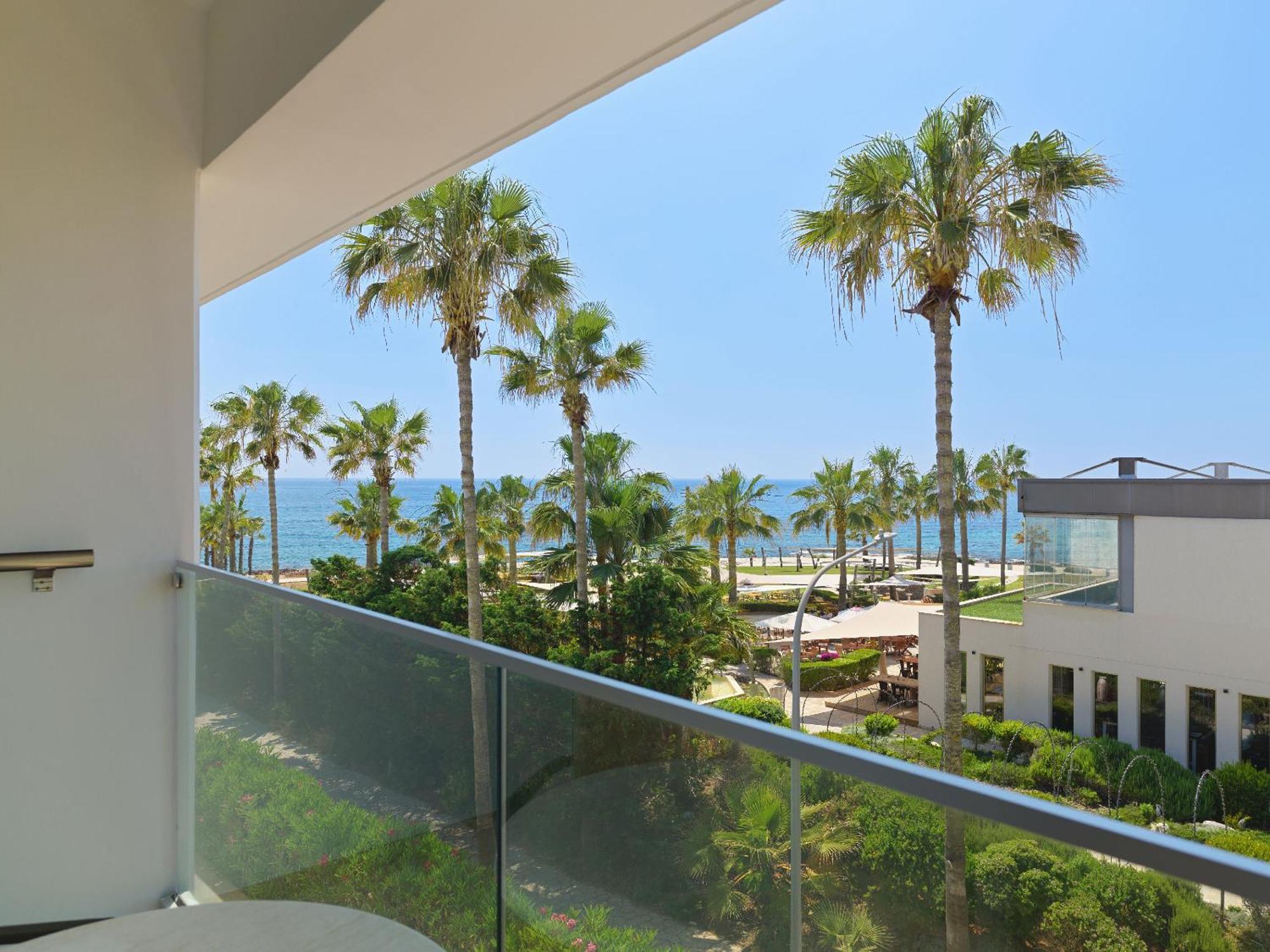 Deluxe Superior Room Side Sea View 18 years old