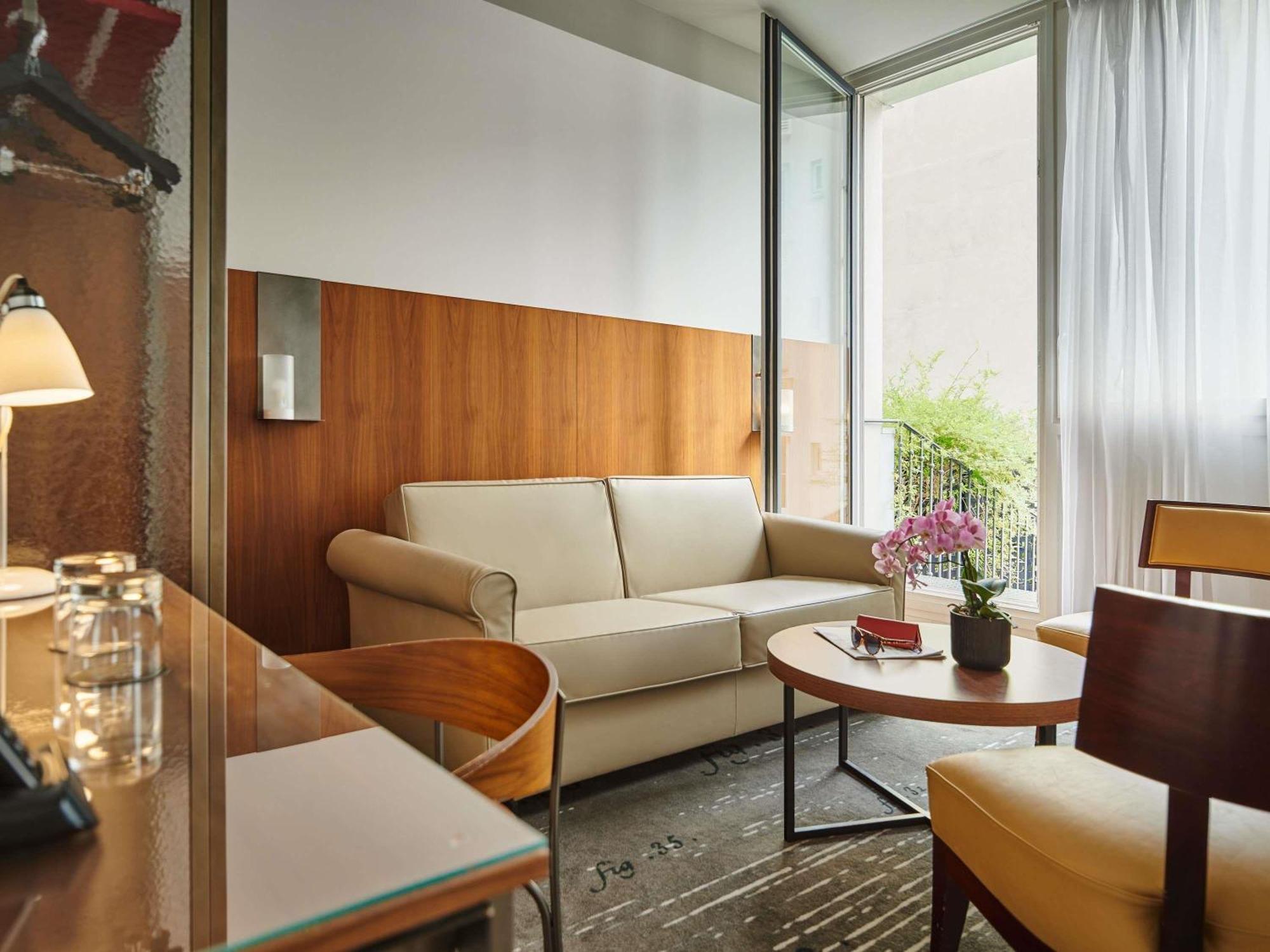 Deluxe Suite One King Bed Terrace