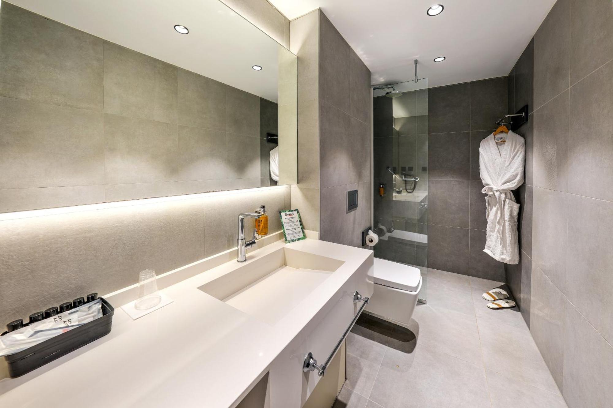 Deluxe King Room Kitchenette