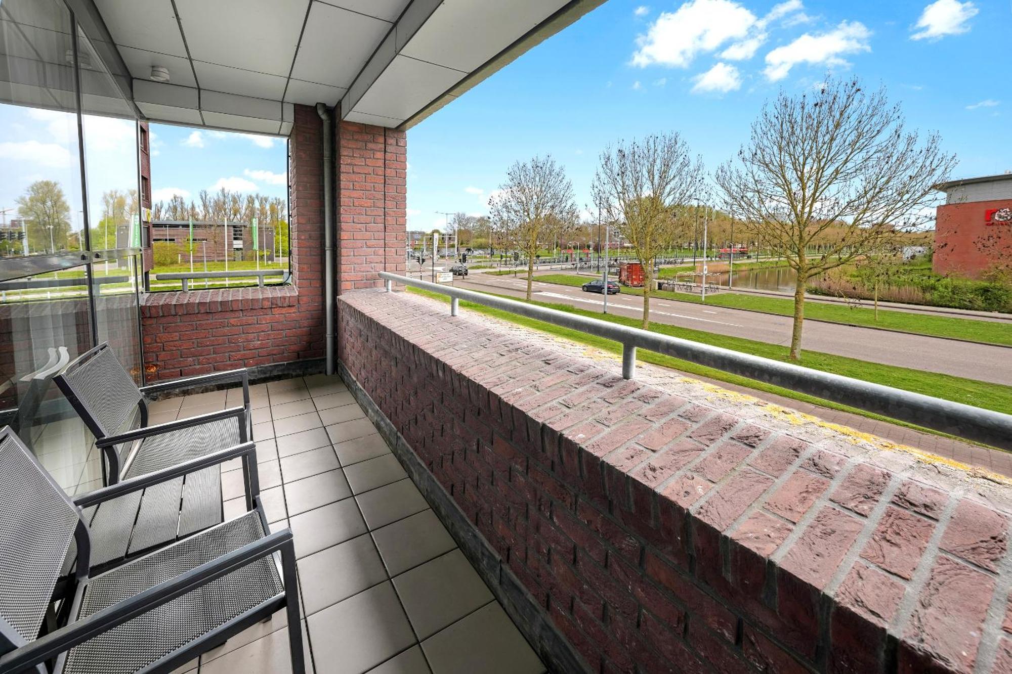 Deluxe King Room Kitchenette Balcony