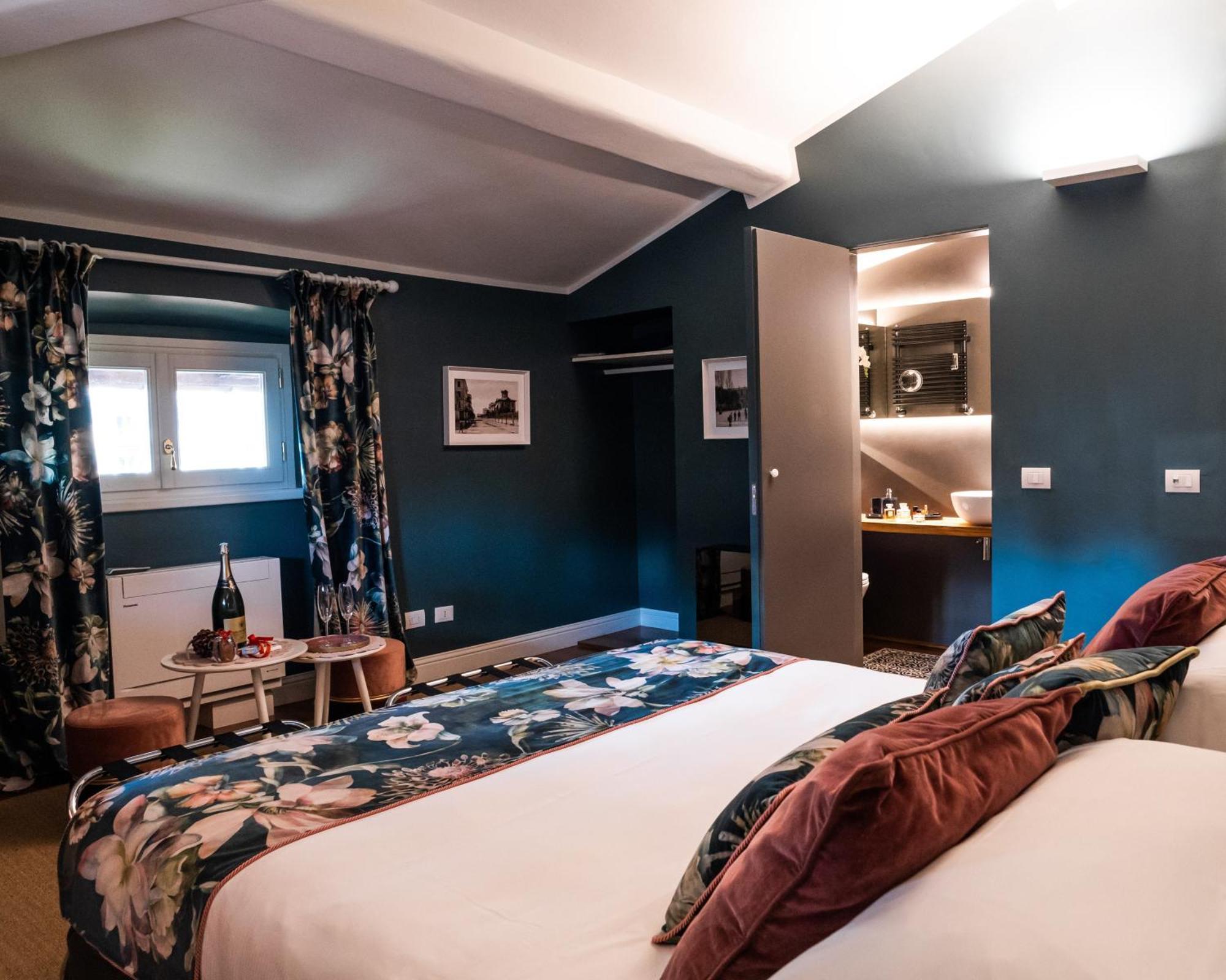 Standard Queen Room