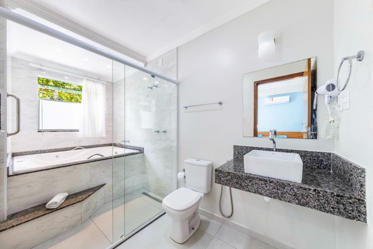 Deluxe Suite Spa Bath