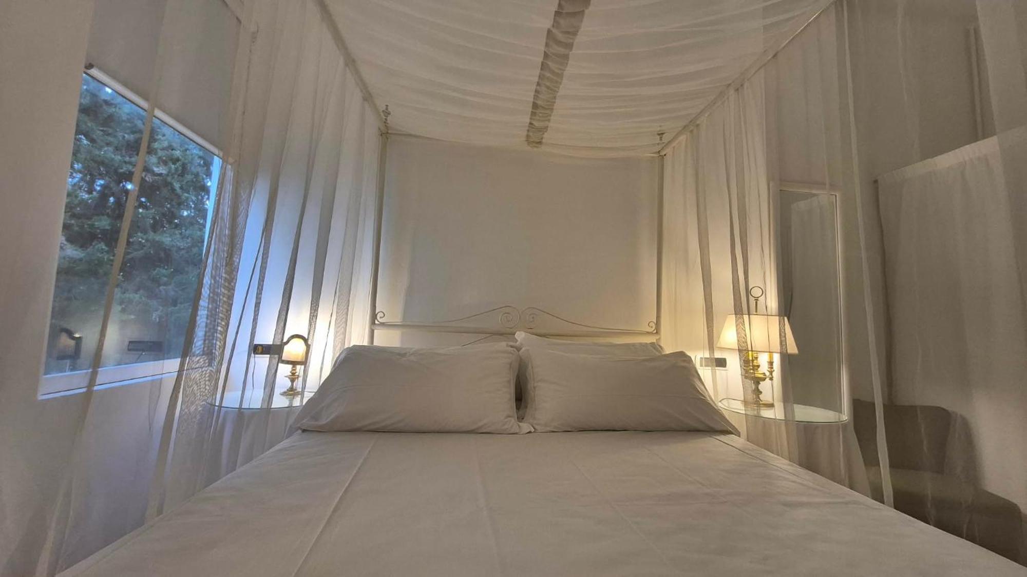 Deluxe Double Room Bath