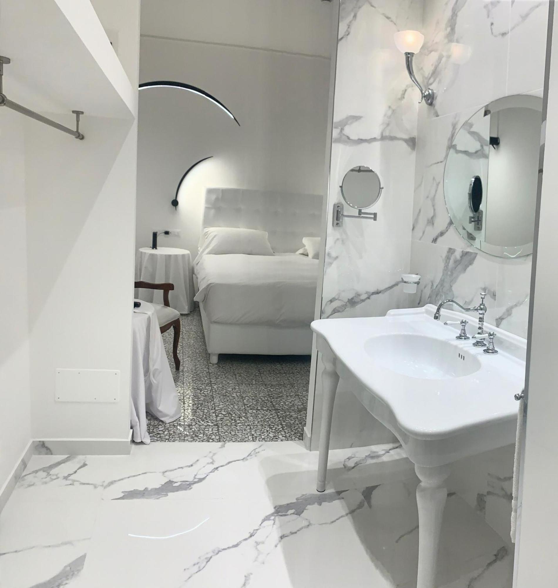 Deluxe Suite Spa Bath