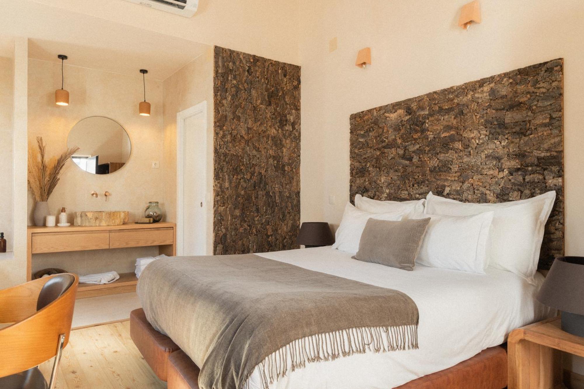 Deluxe Double Room Bath