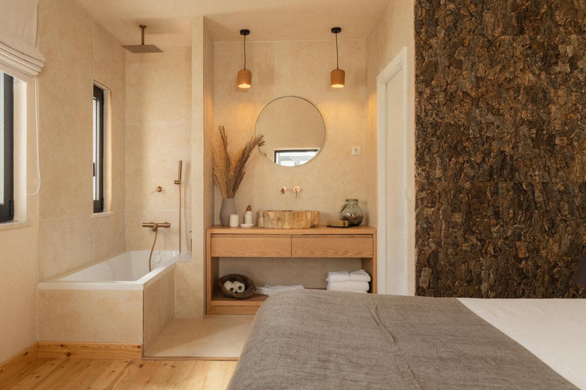 Deluxe Double Room Bath