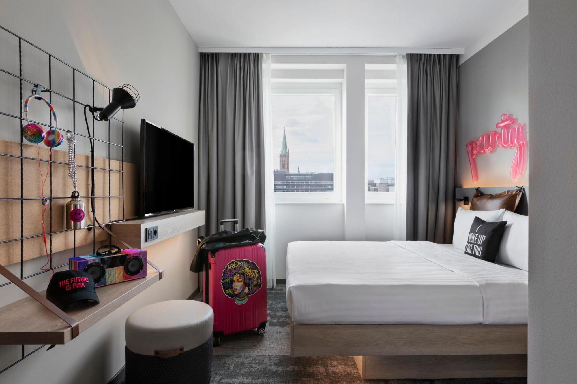 Moxy Queen Room City View