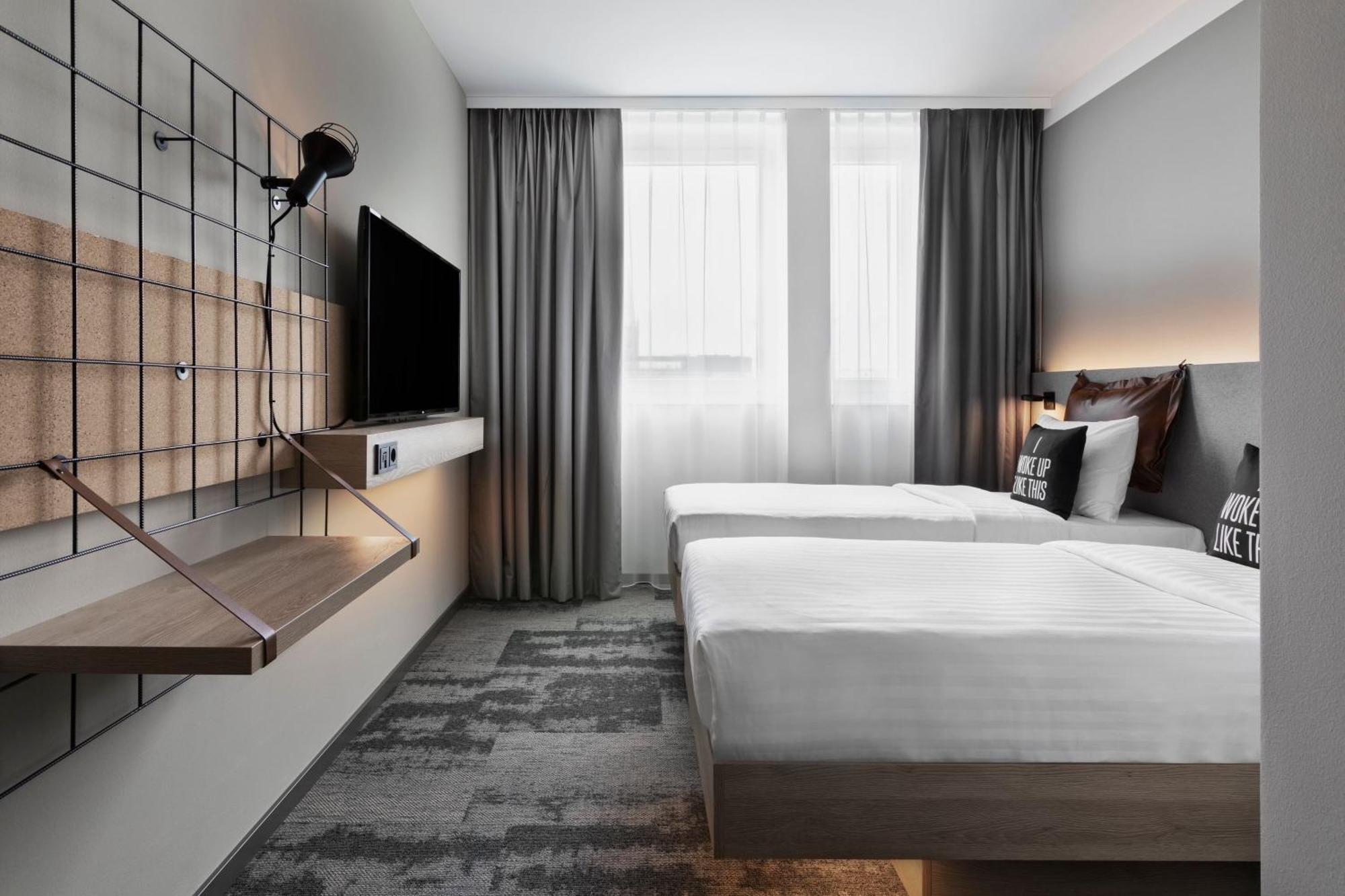 Moxy Twin Room