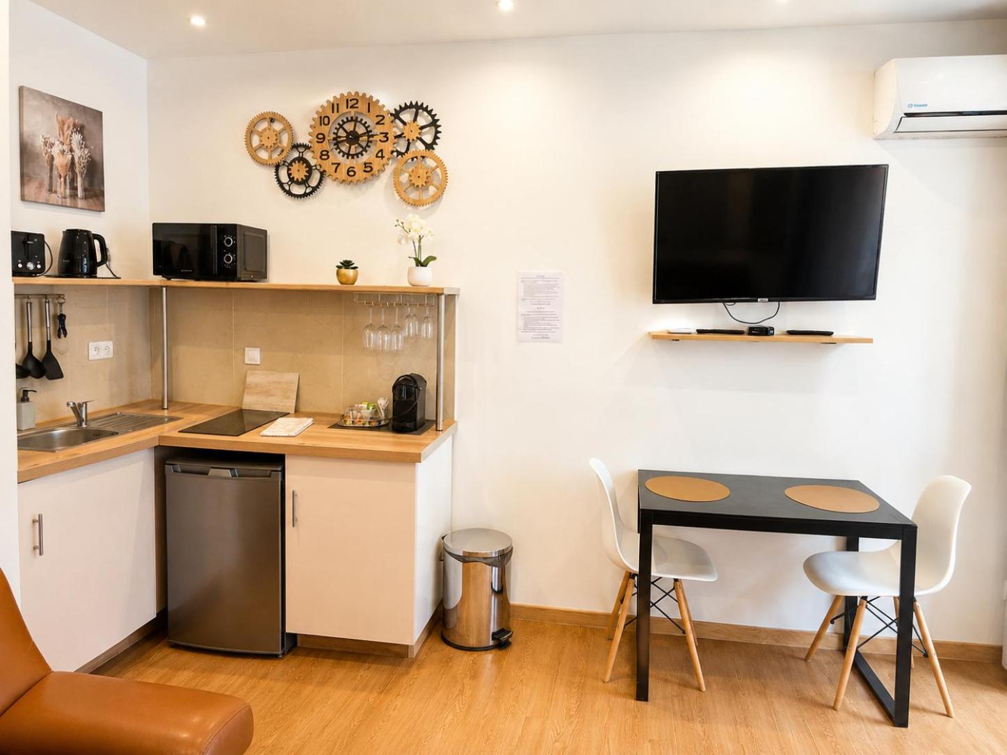 Deluxe Studio
