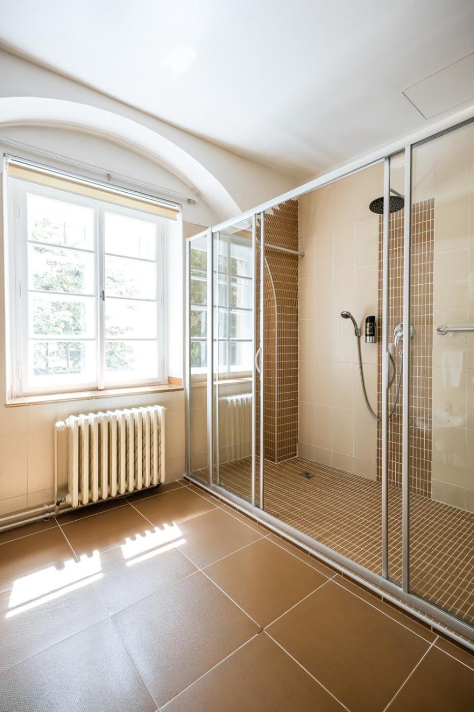 Deluxe Suite Spa Bath