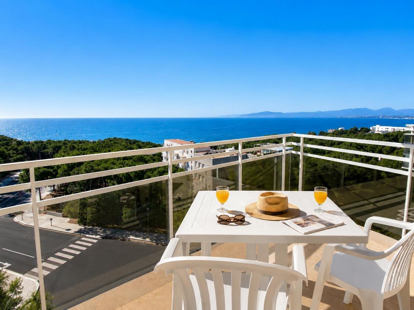 Two-Bedroom Apartment Sea View