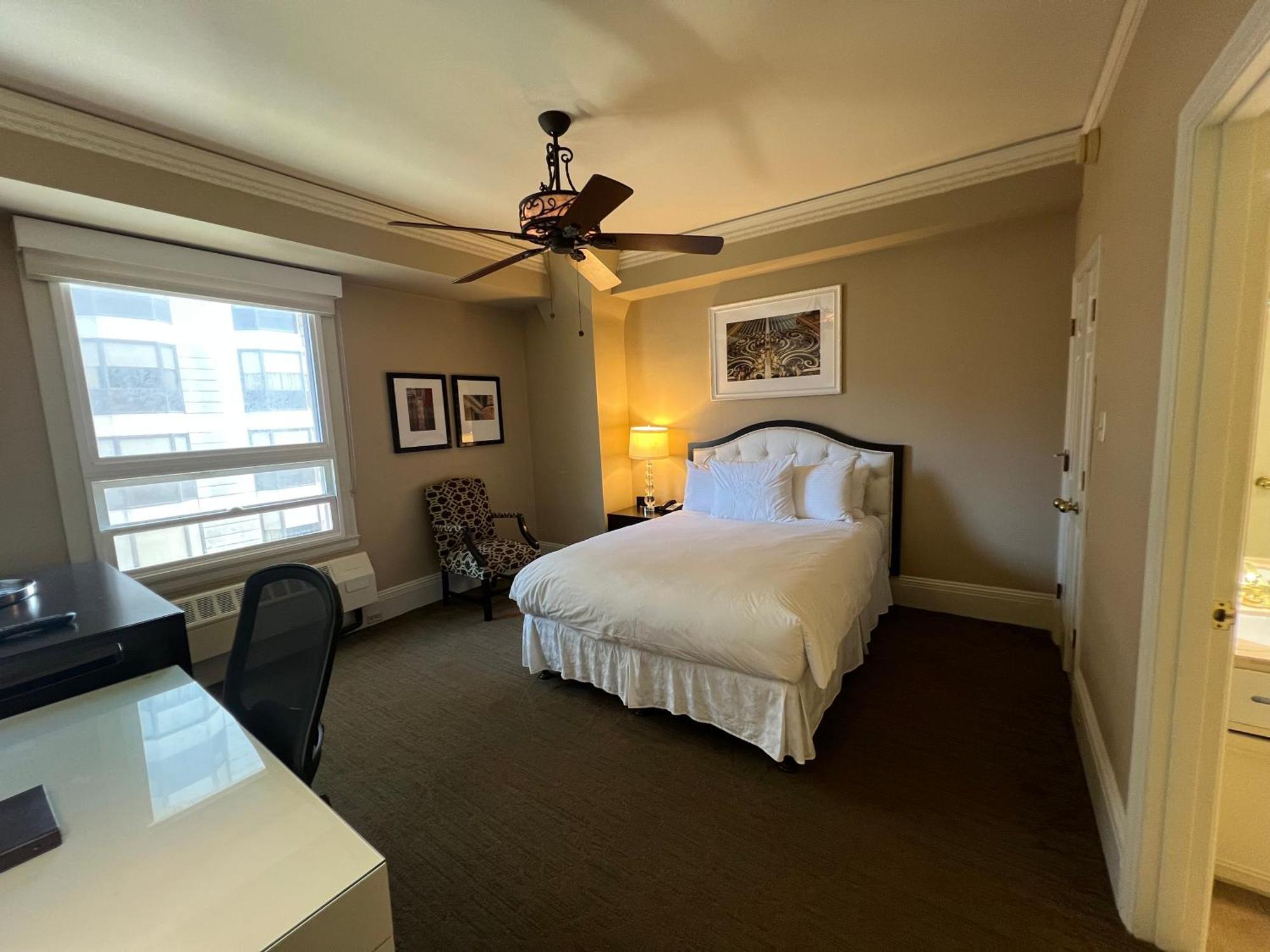 Superior Queen Room,1772885097:JPEG