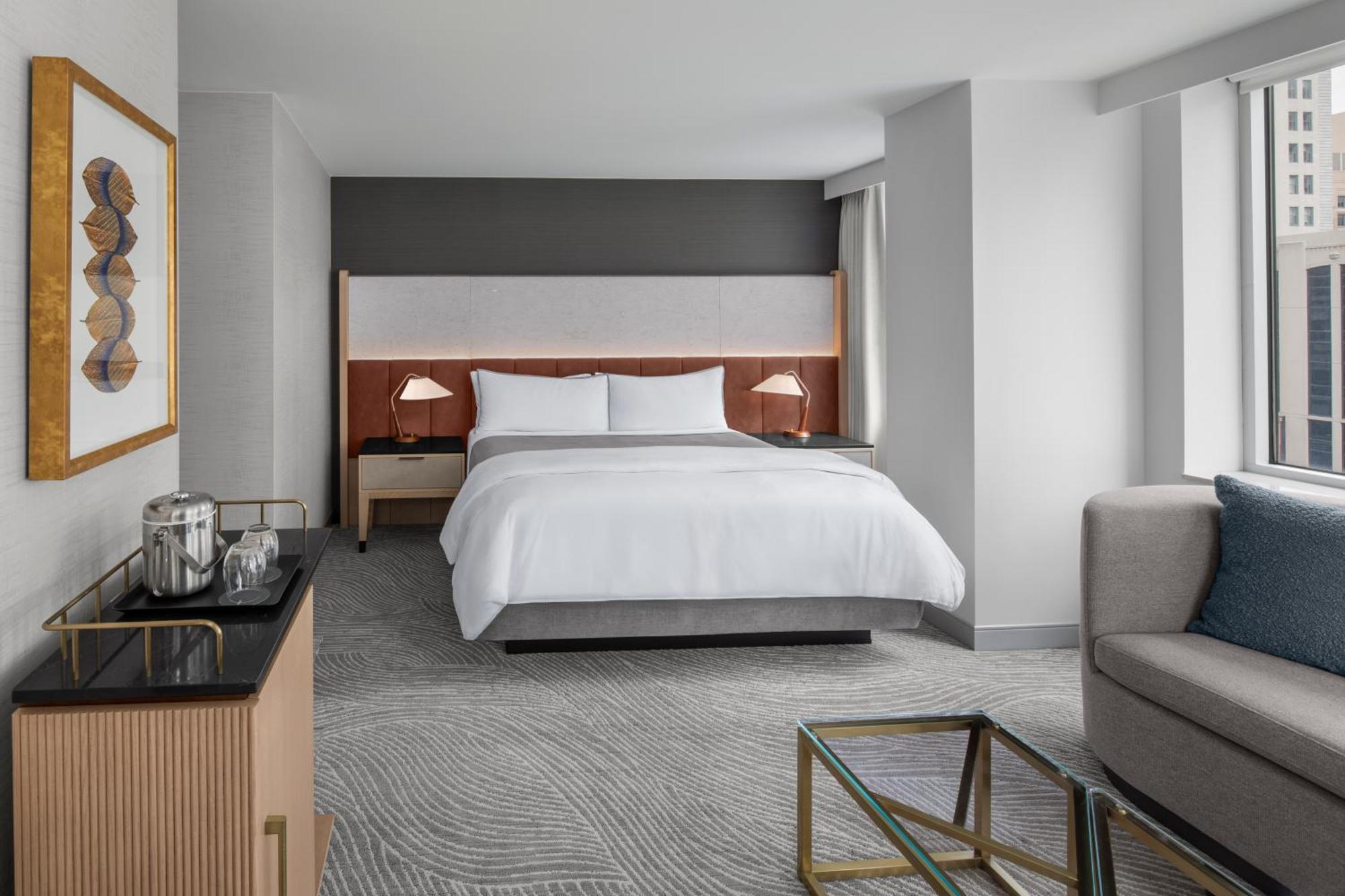 Suite 1 King City view Corner room