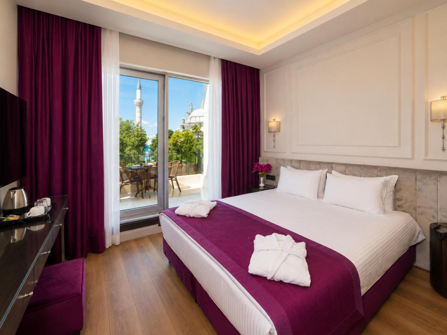 Comfort Room Balcony City View