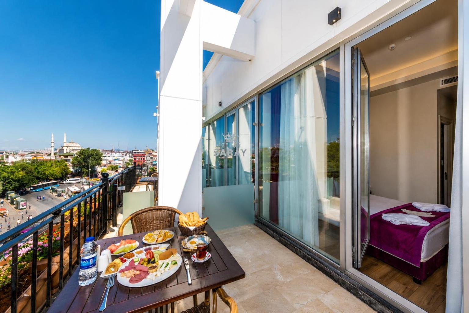 Comfort Room Balcony City View