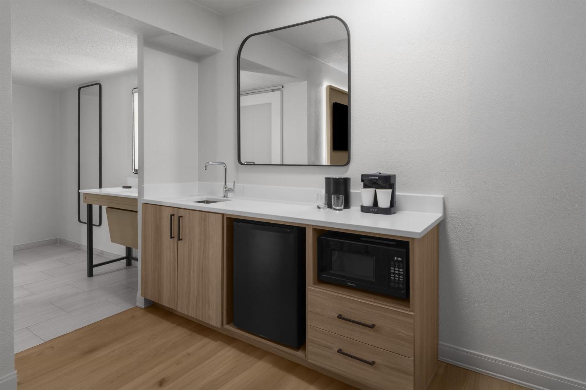 Suite com 1 Quarto e 2 Camas de Casal - Acesso a Pessoas com Audição Condicionada