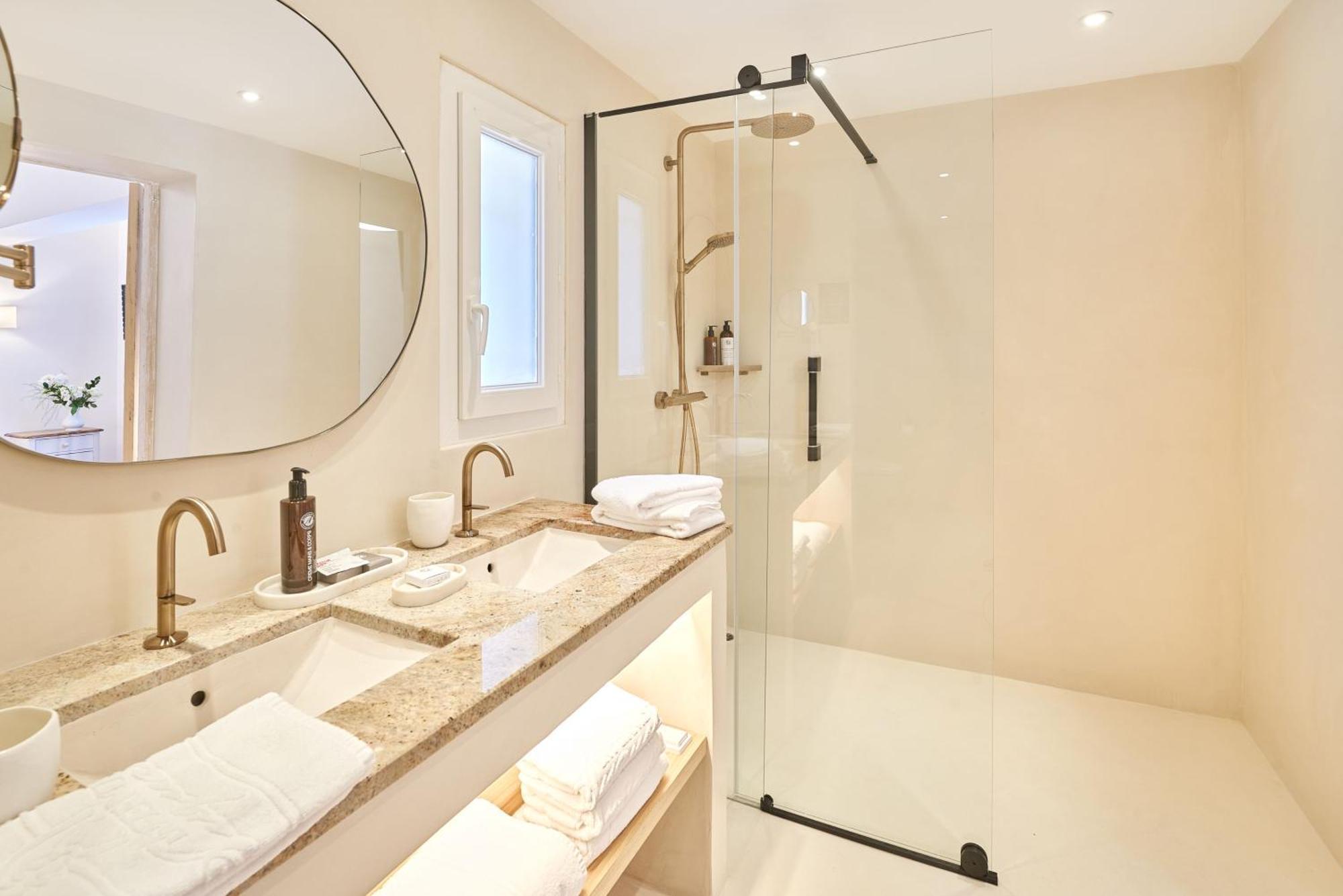 Chambre Double - Accessible aux Personnes à Mobilité Réduite
