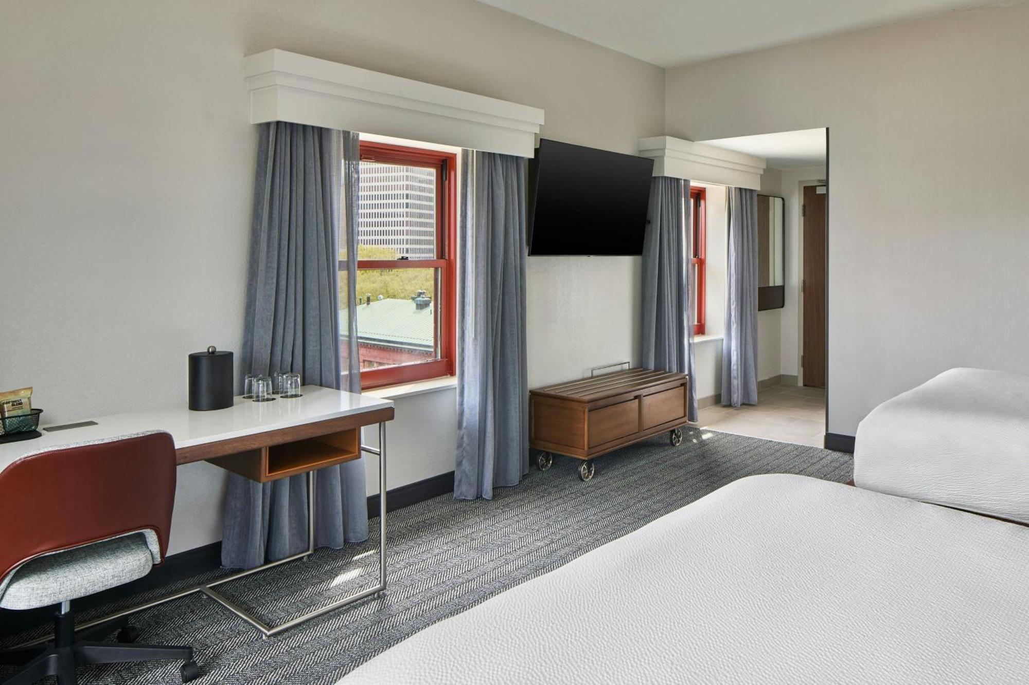 Queen Room Two Queen Beds River View