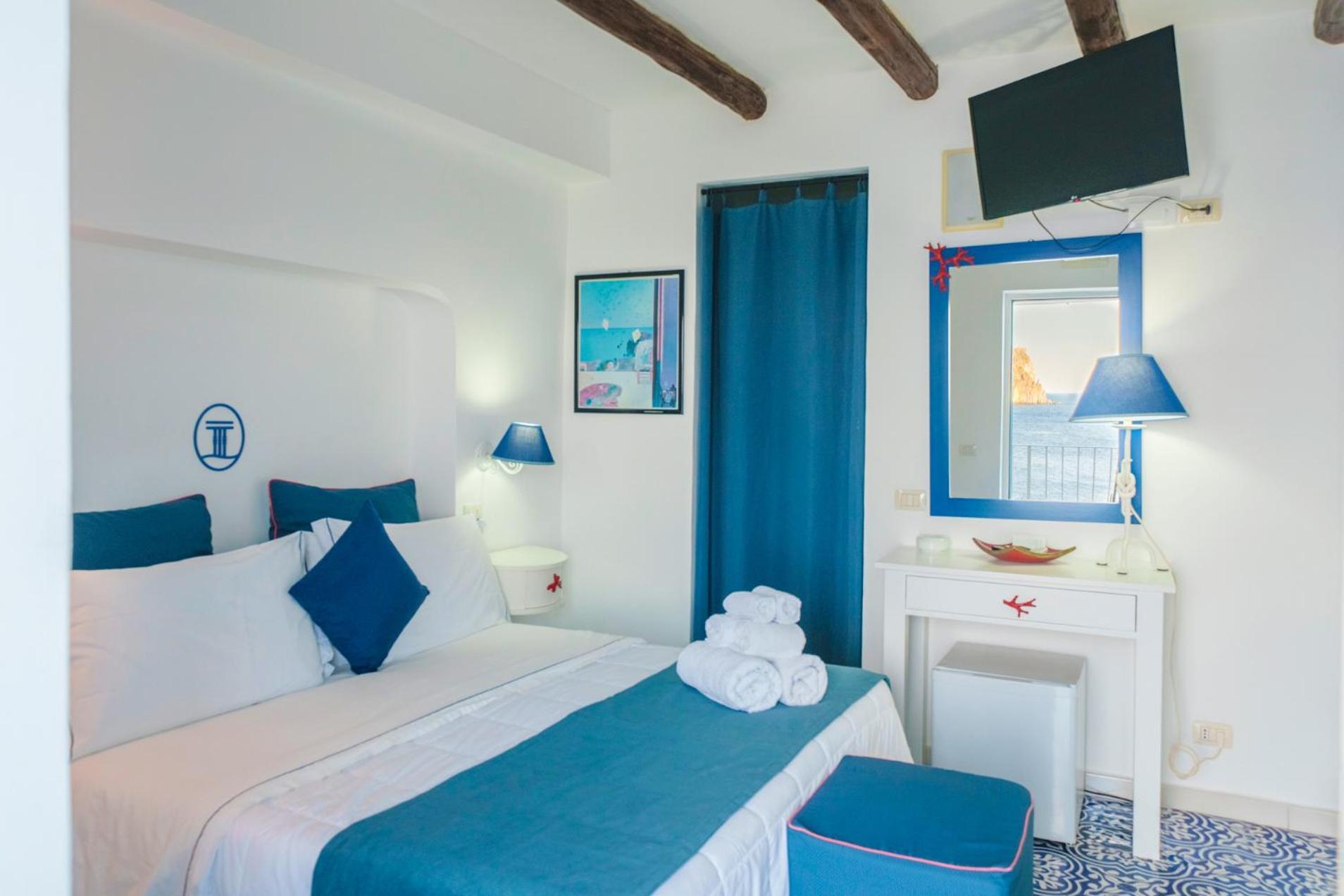 Double or Twin Room Sea View