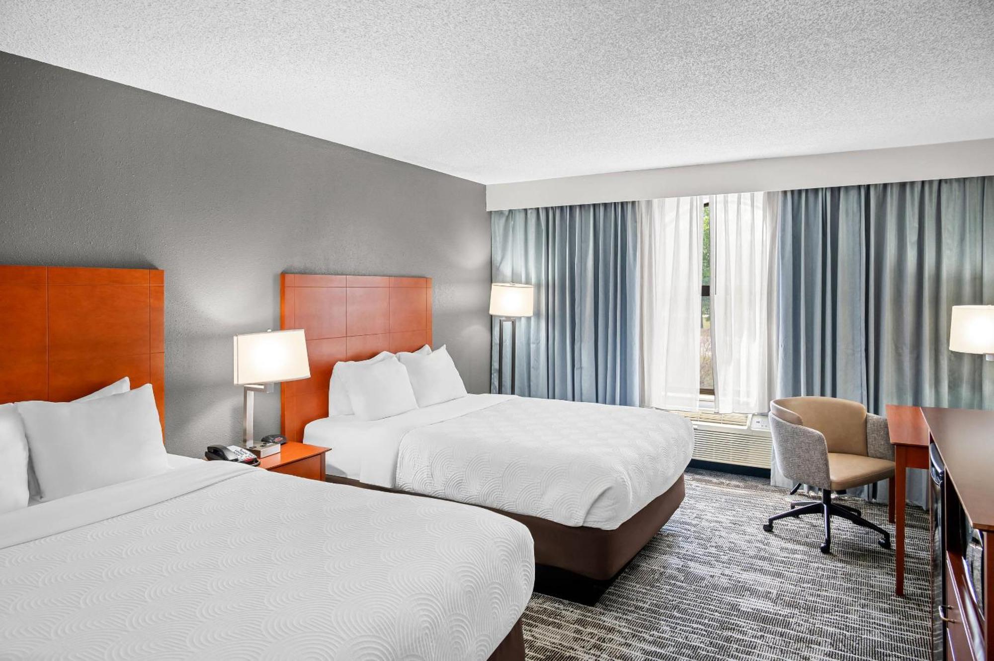 Queen Room with Two Queen Beds and Pool View - Non-Smoking