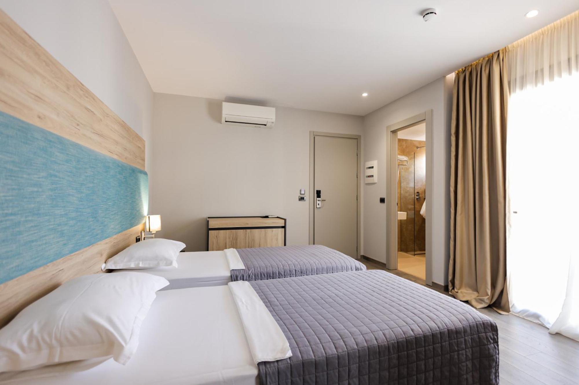 Deluxe Double or Twin Room Sea View