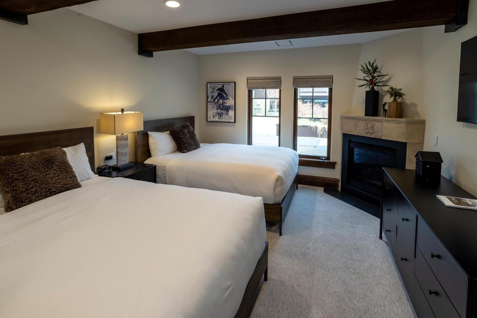 One Bedroom Suite Two Queens