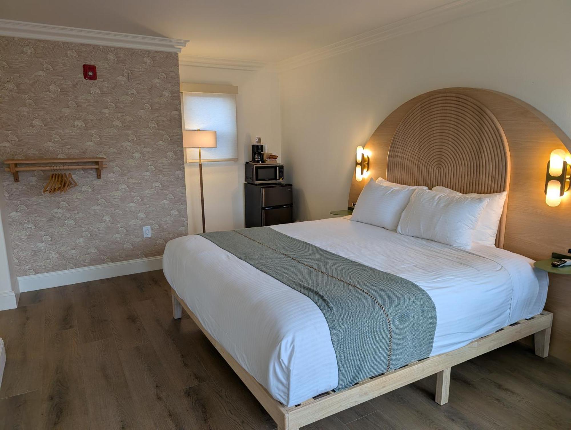 Deluxe King ADA - Renovated