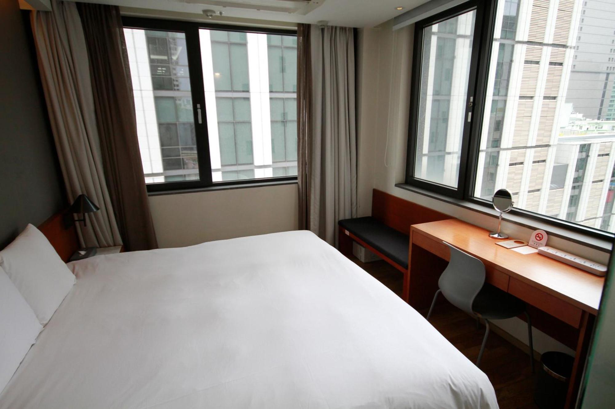 Deluxe Hollywood Double Room High Floor