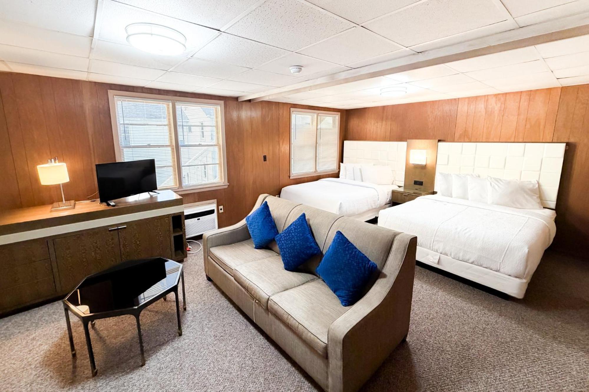 Deluxe Family Room