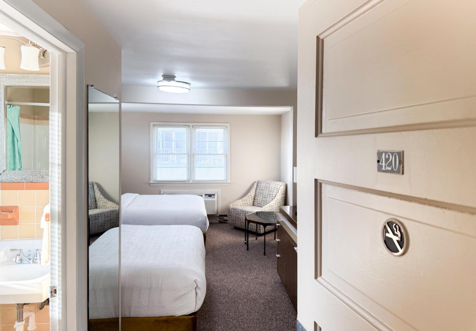 Deluxe Queen Room