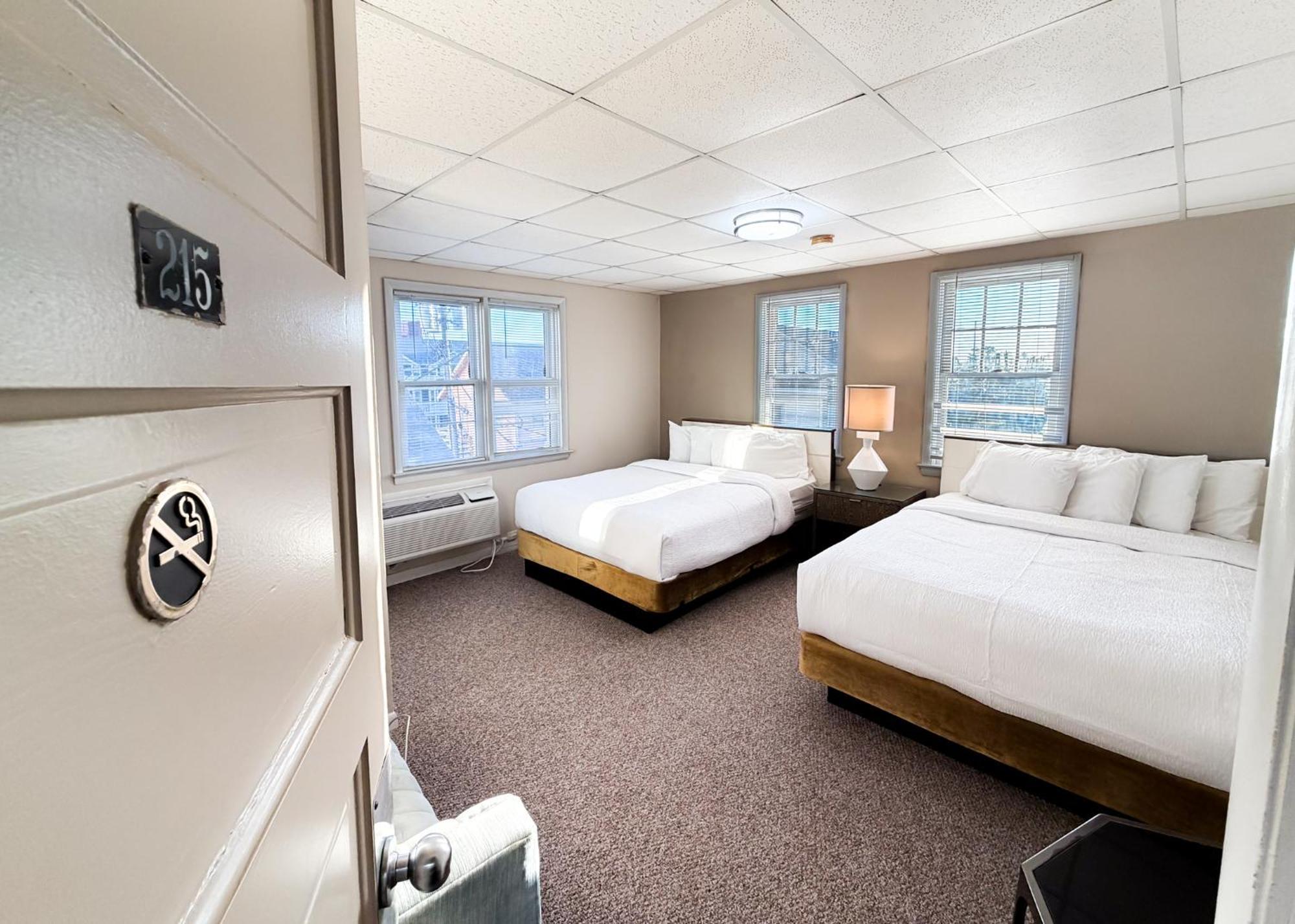 Deluxe Queen Room