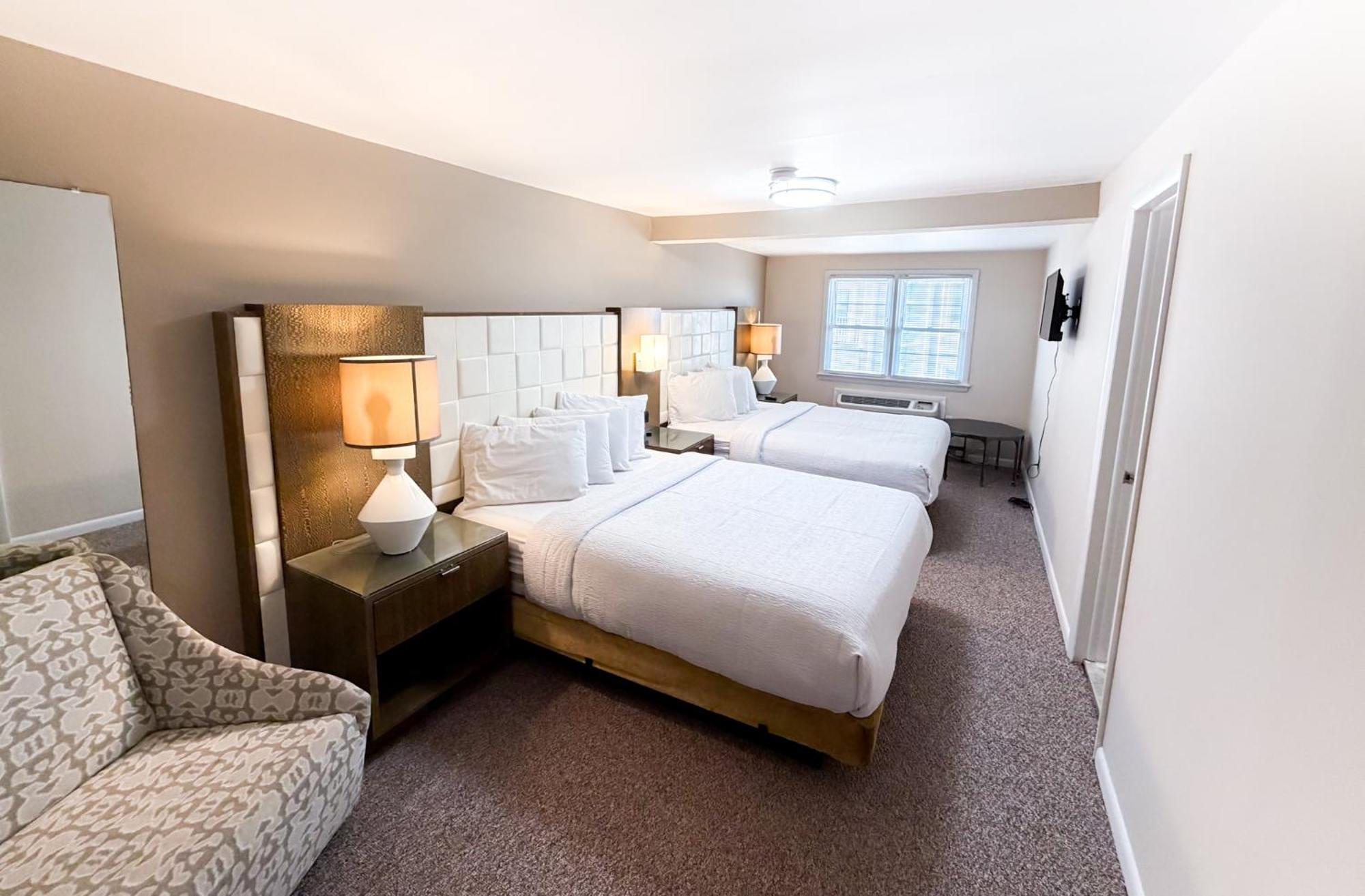 Deluxe Queen Room