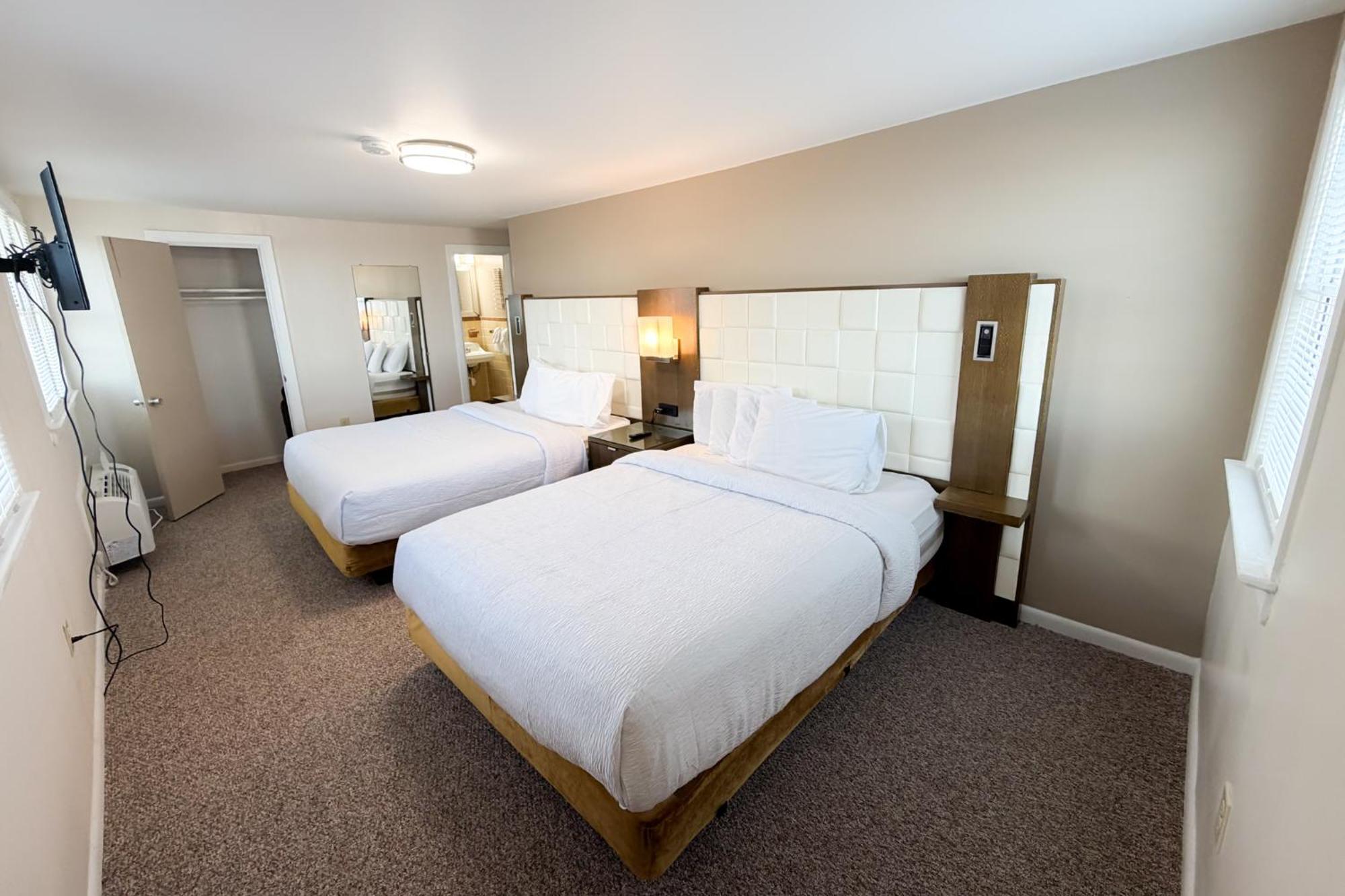 Deluxe Queen Room