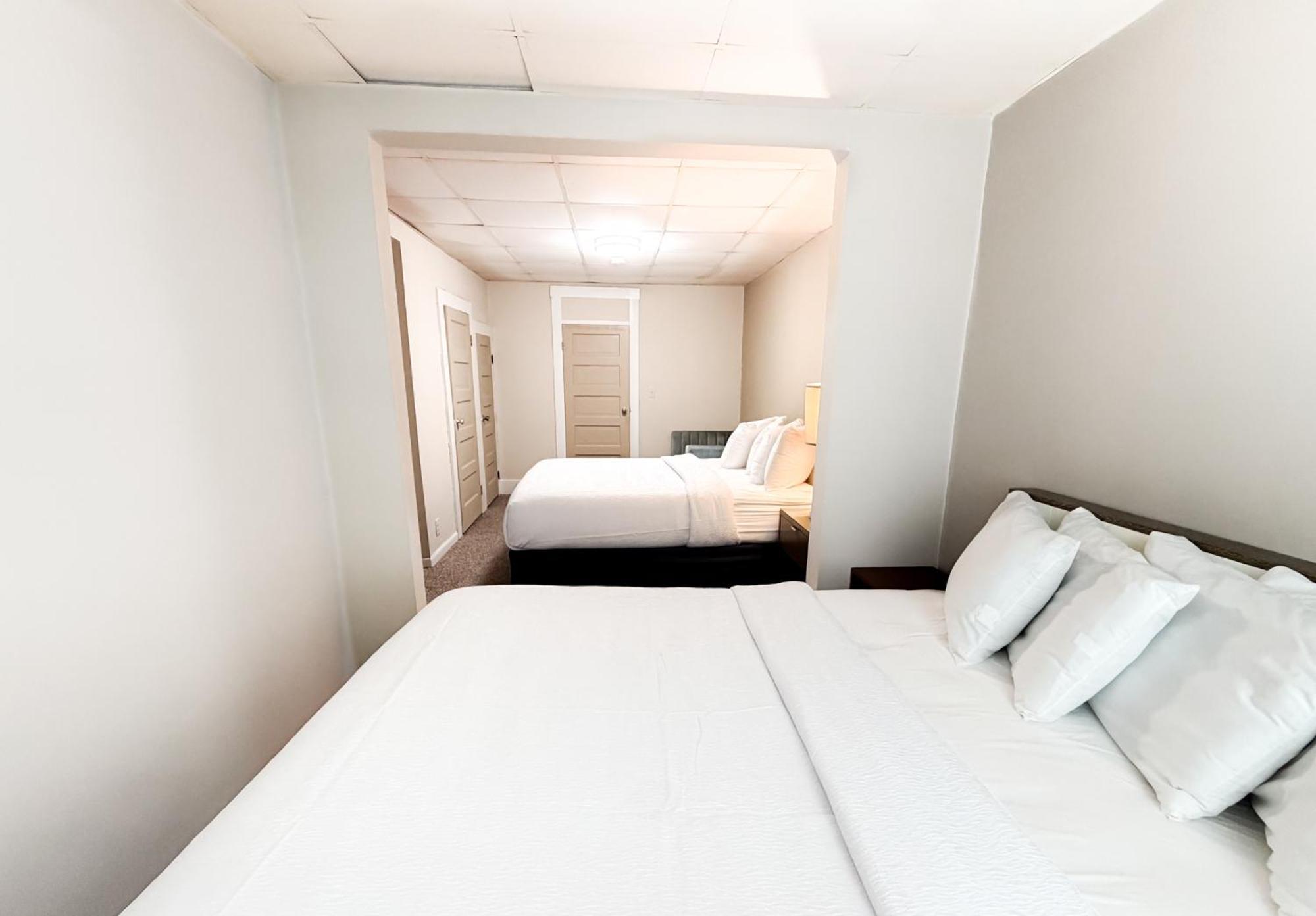 Deluxe Queen Room