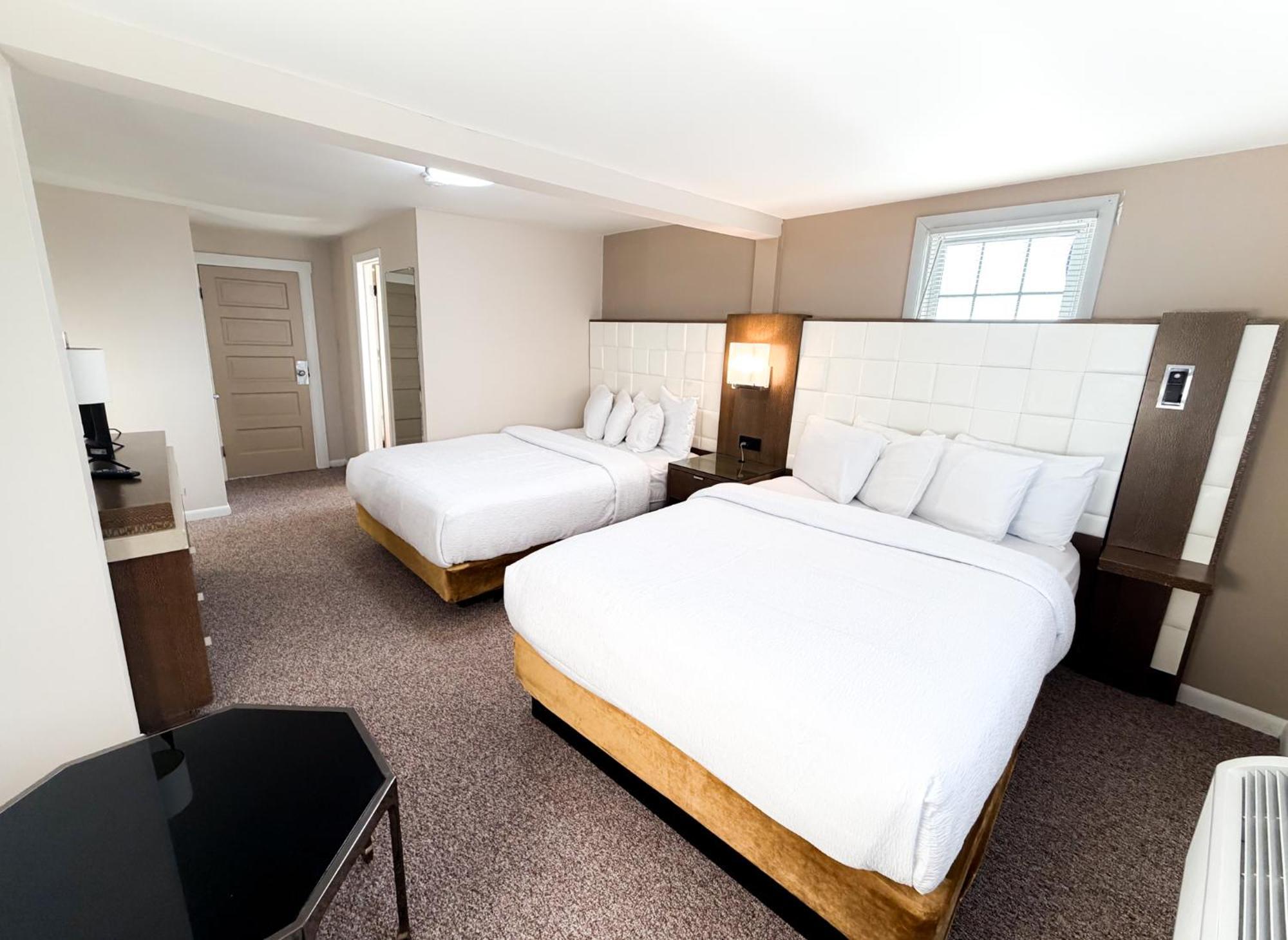 Deluxe Queen Room