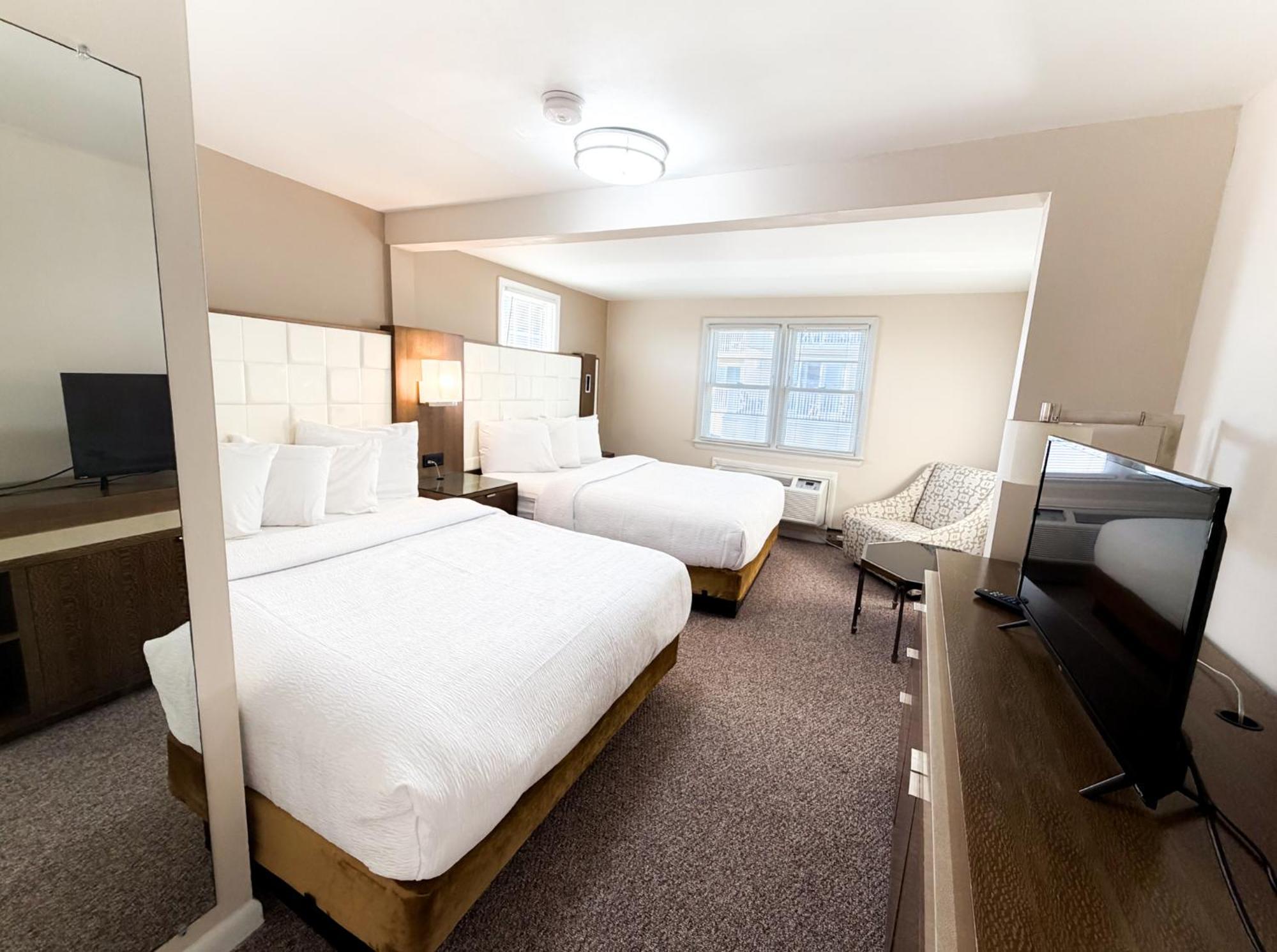Deluxe Queen Room