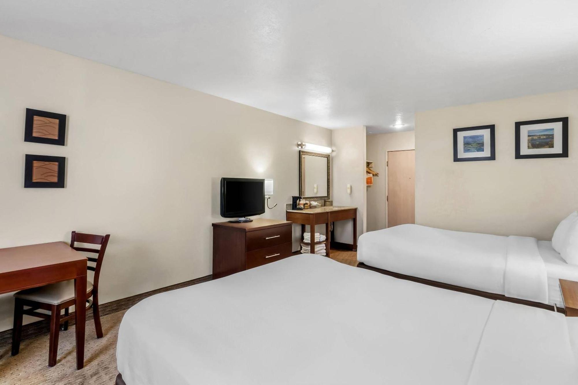 Queen Room Two Queen Beds Non-Smoking