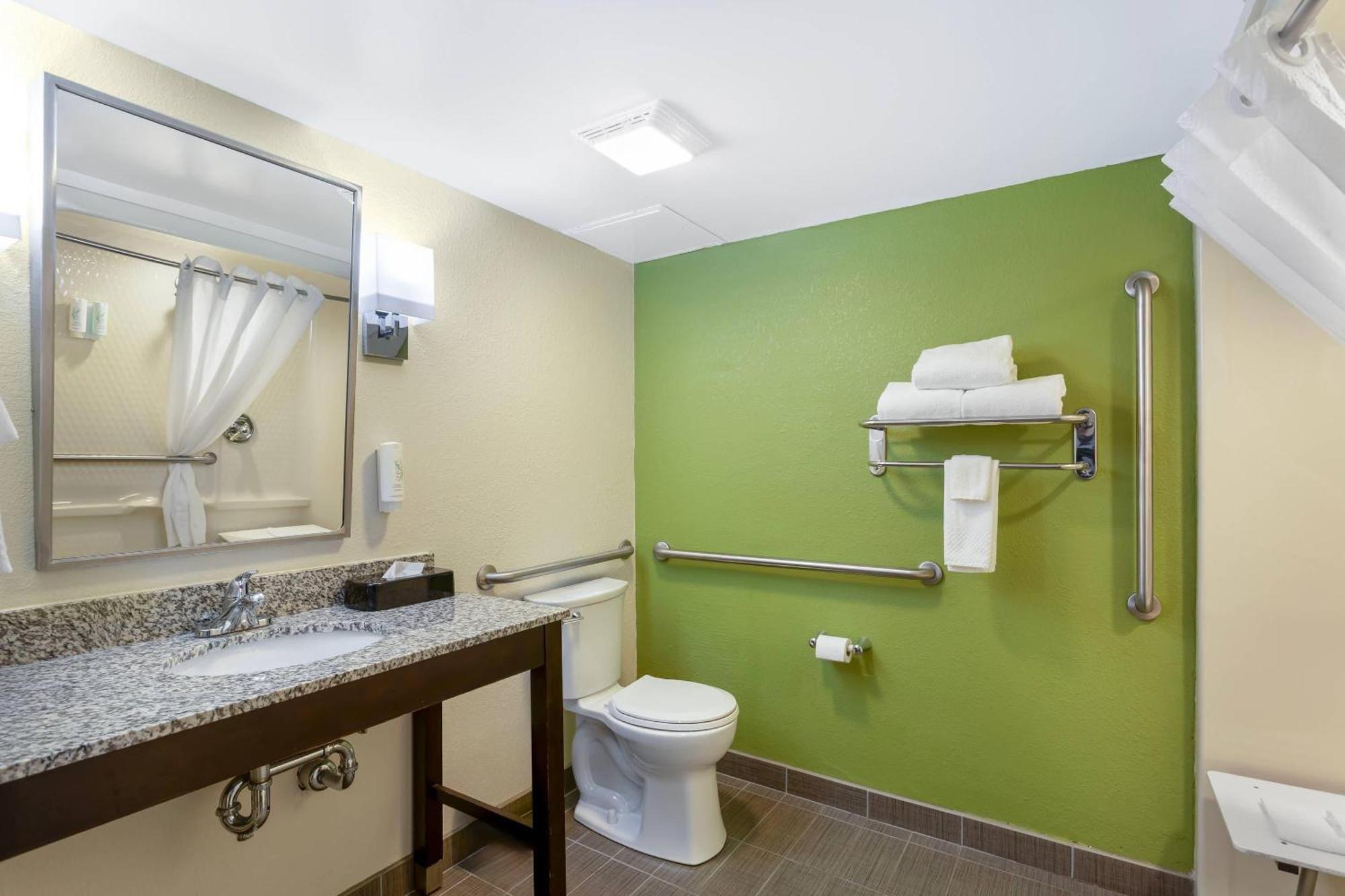 Queen Suite Accessible or Non-Smoking