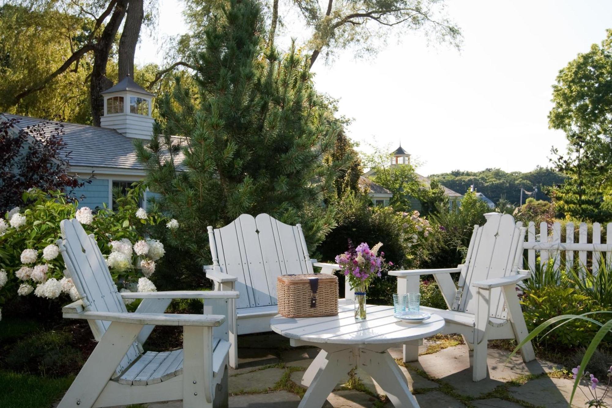 Endless Summer Cottage With Garden View