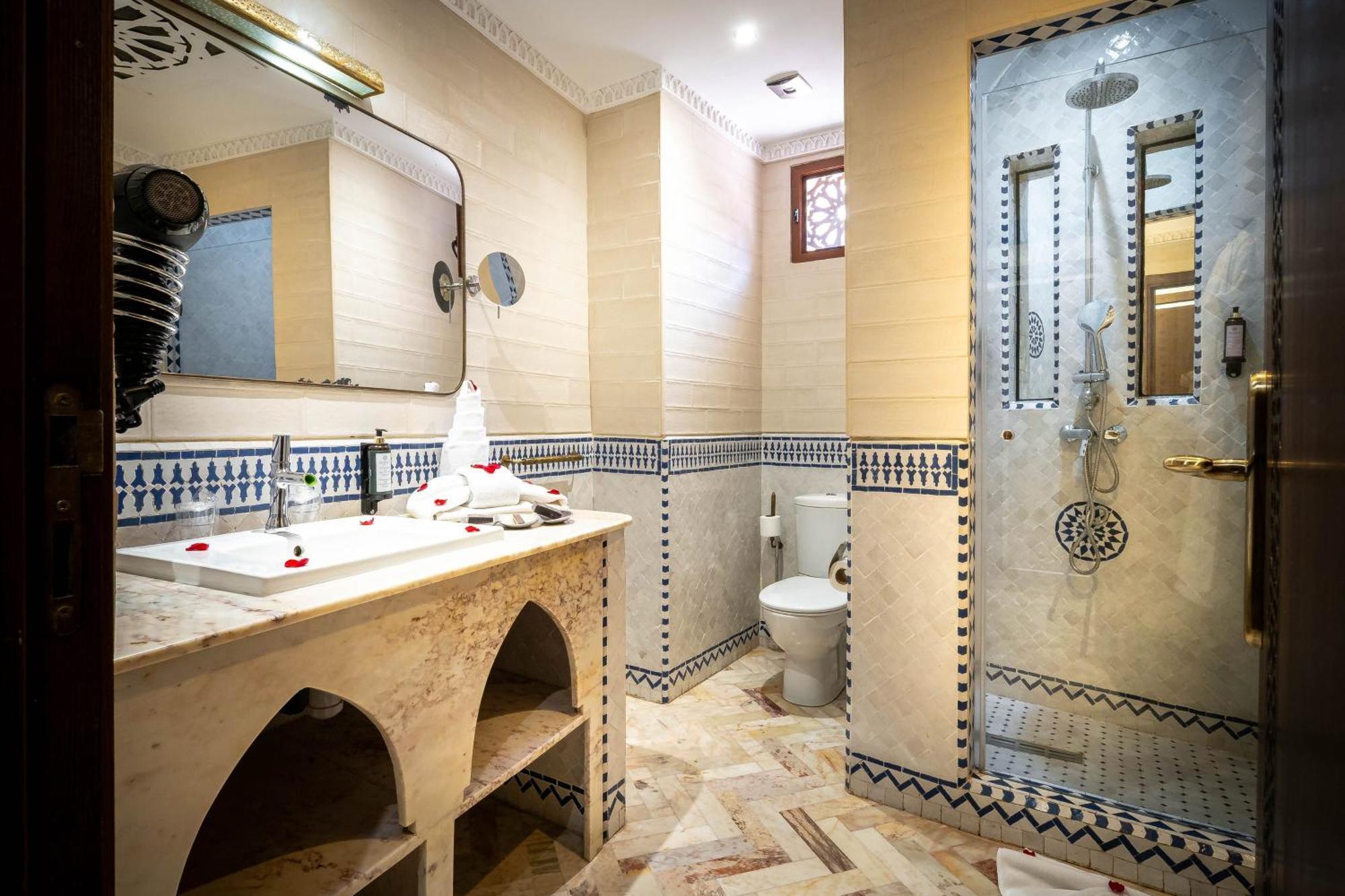 Executive Suite Art Place