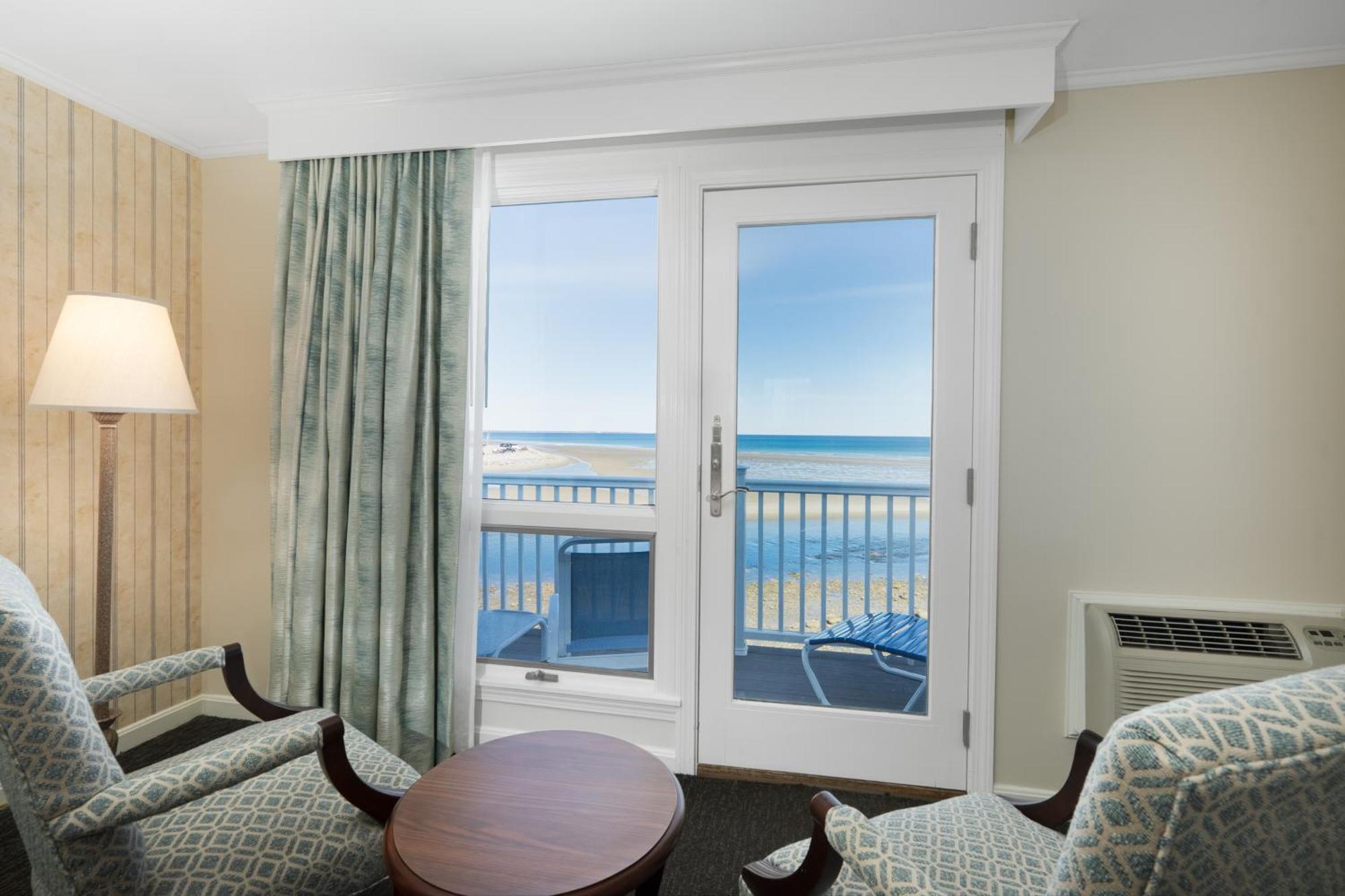 Oceanfront Premium 2nd Floor 2 Queens