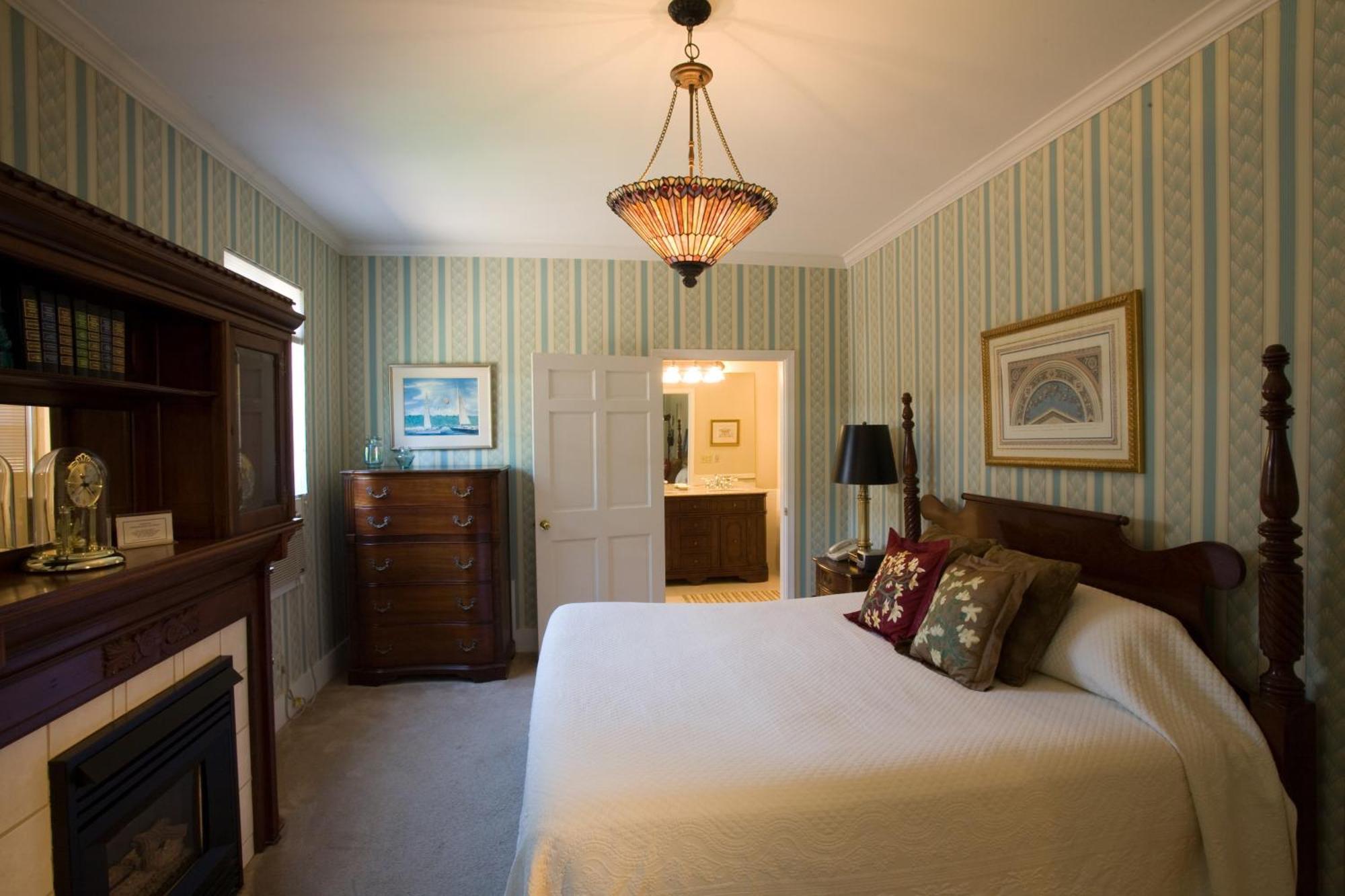 Queen Suite