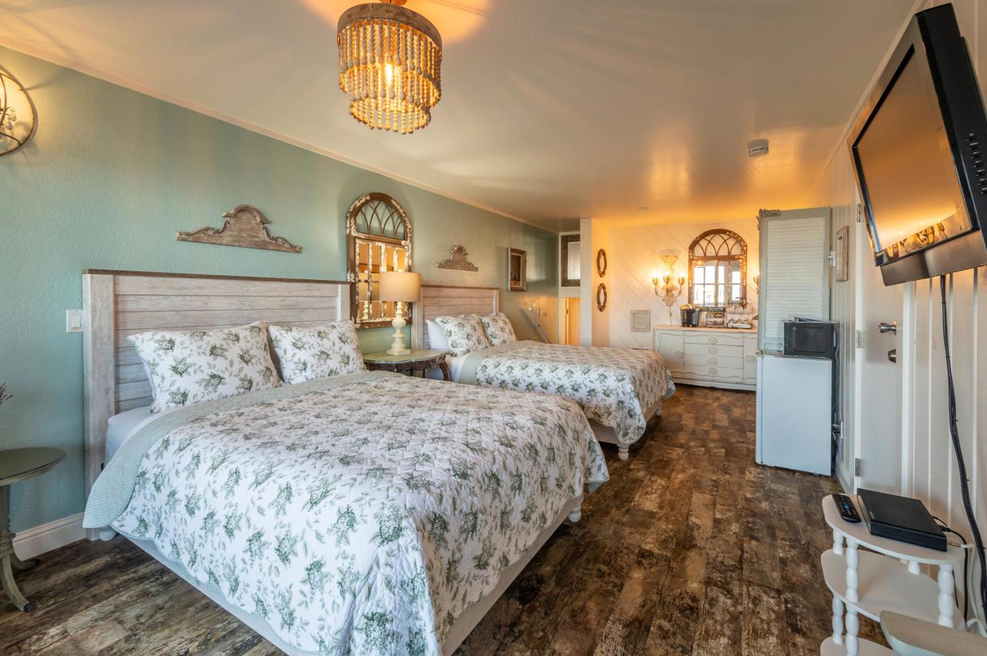 Deluxe Queen Room