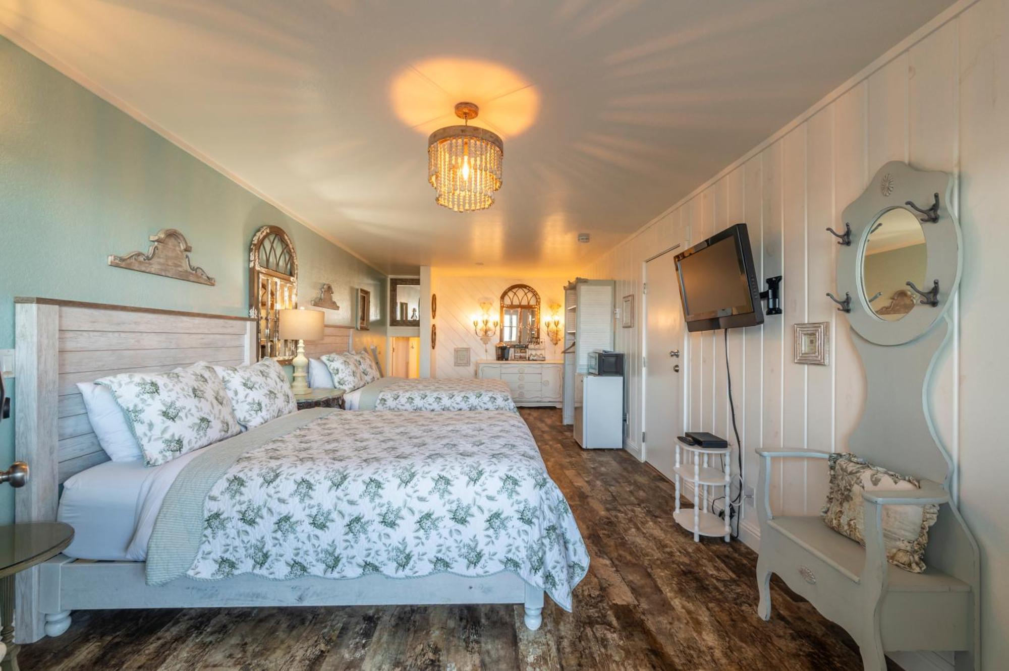 Deluxe Queen Room