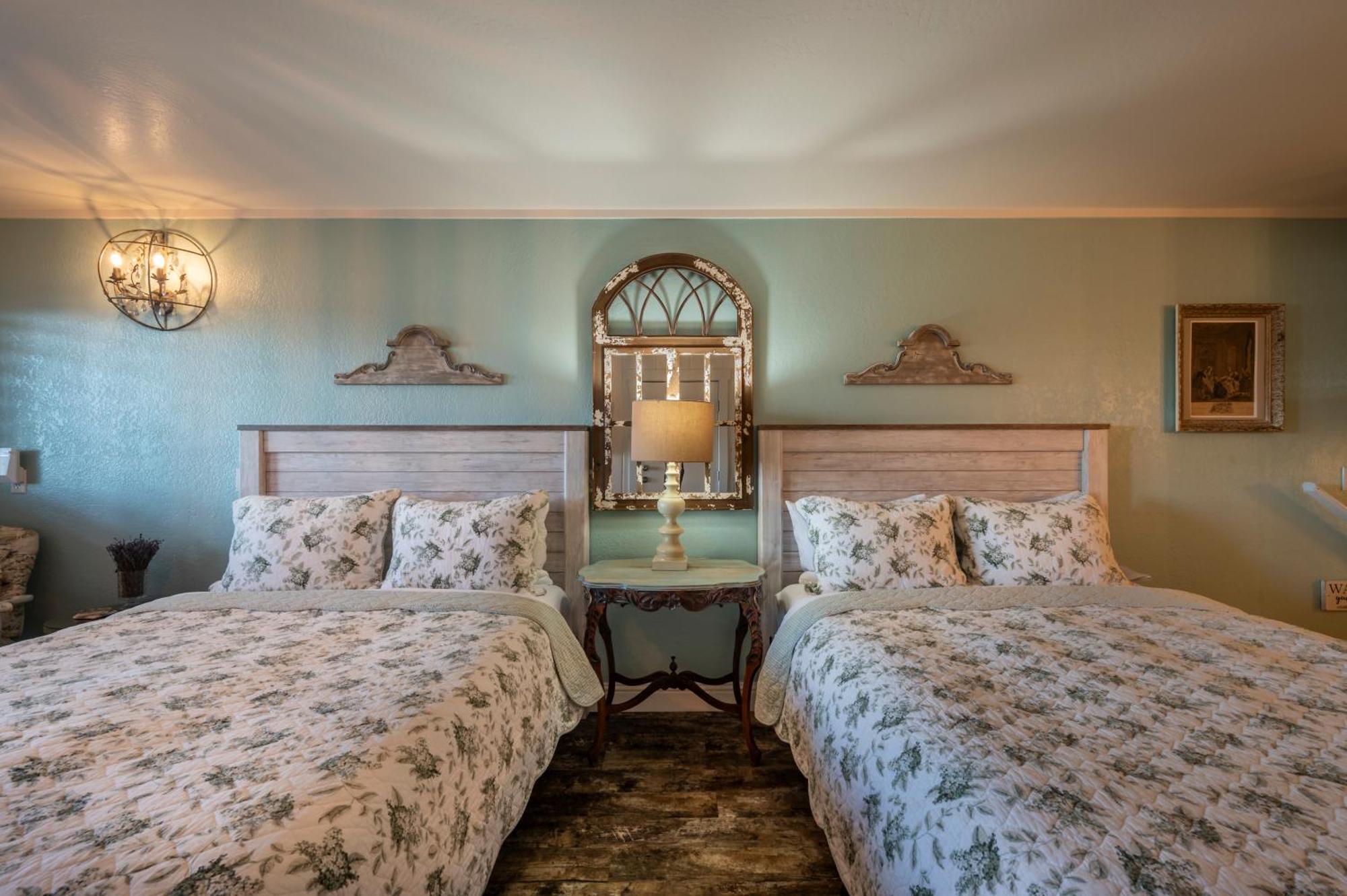 Deluxe Queen Room