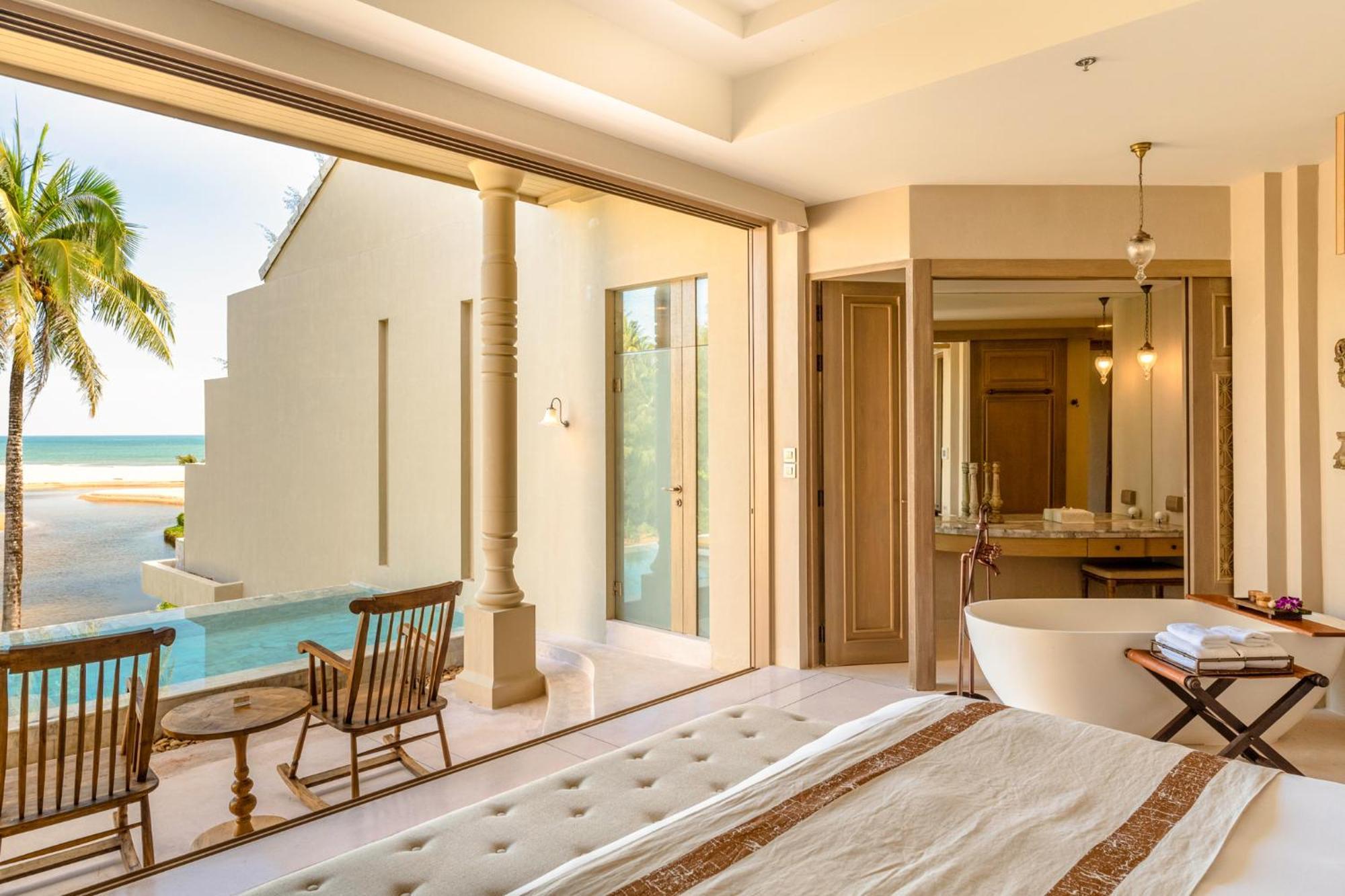 Seaside Pool Paradise Suite