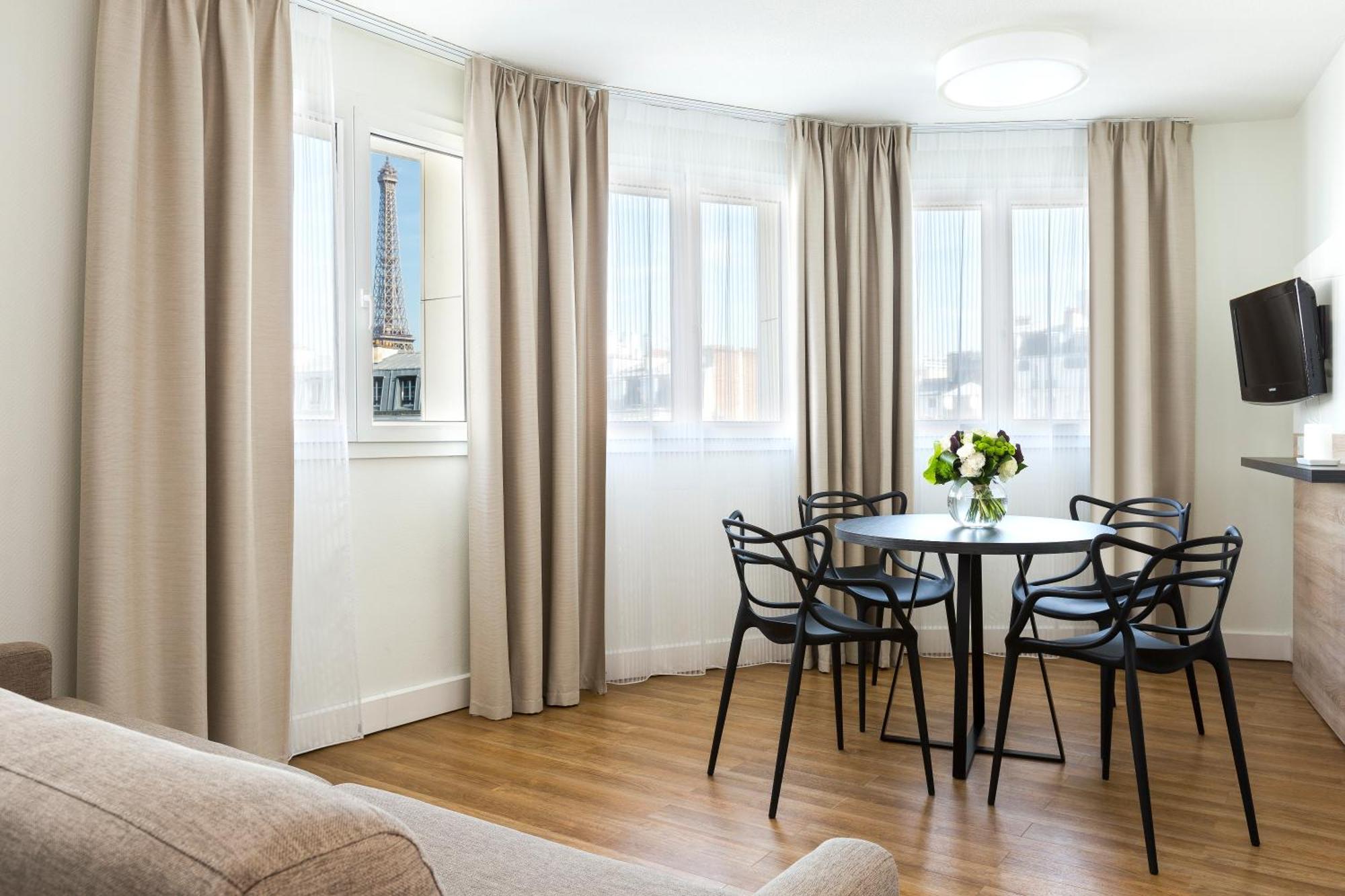 One-Bedroom Apartment Eiffel Tower View