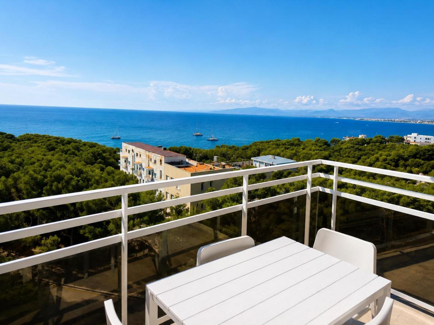 Two-Bedroom Apartment Sea View