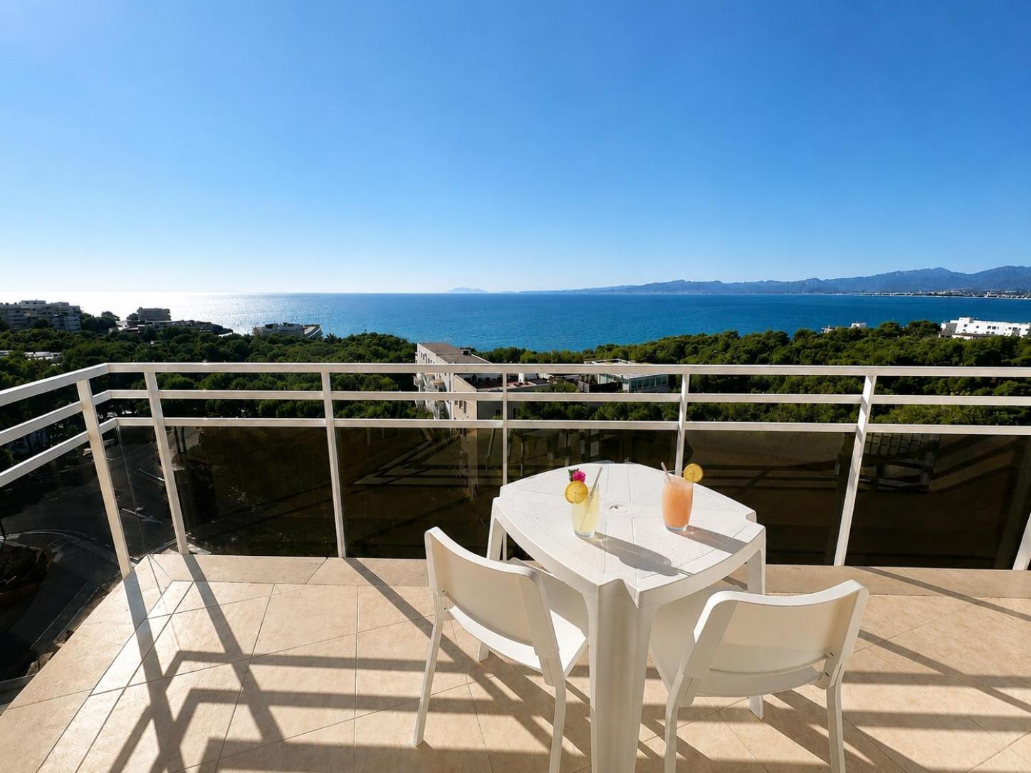 Two-Bedroom Apartment Sea View