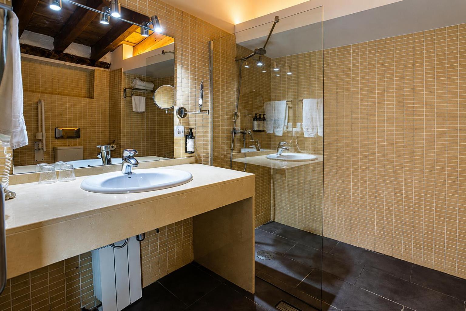 Double Comfort Room